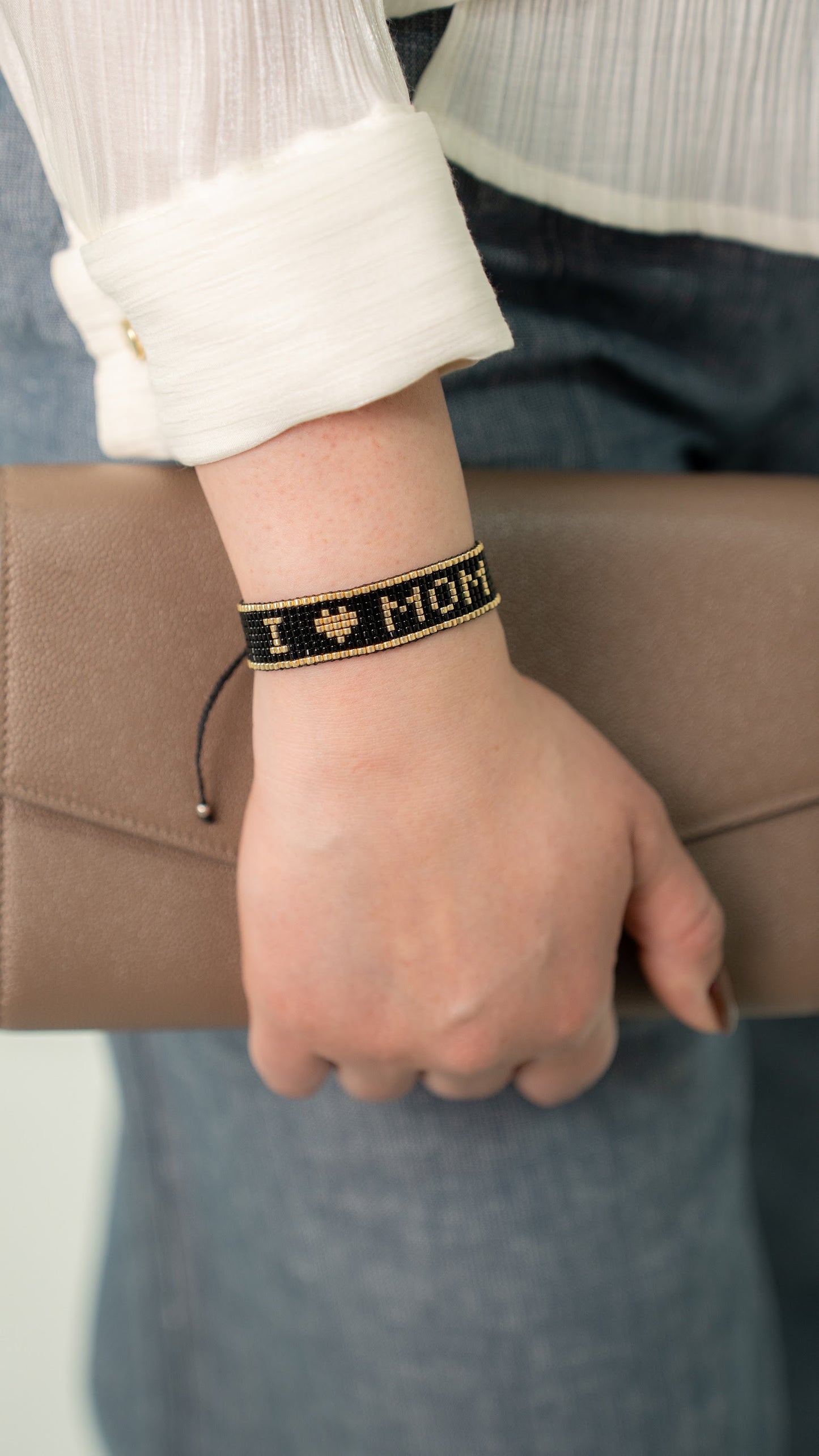 Brazalete I LOVE MOM negra con dorado