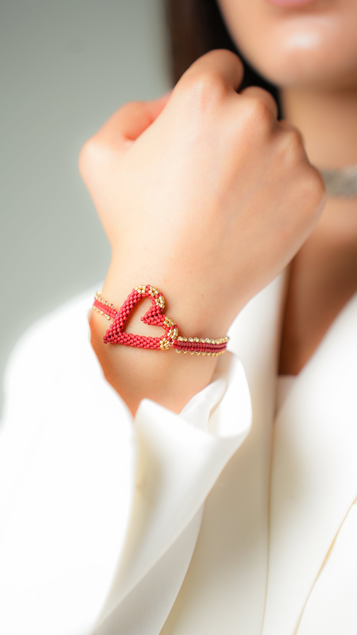 Pulsera Miyuki Corazón tinto oro 3D