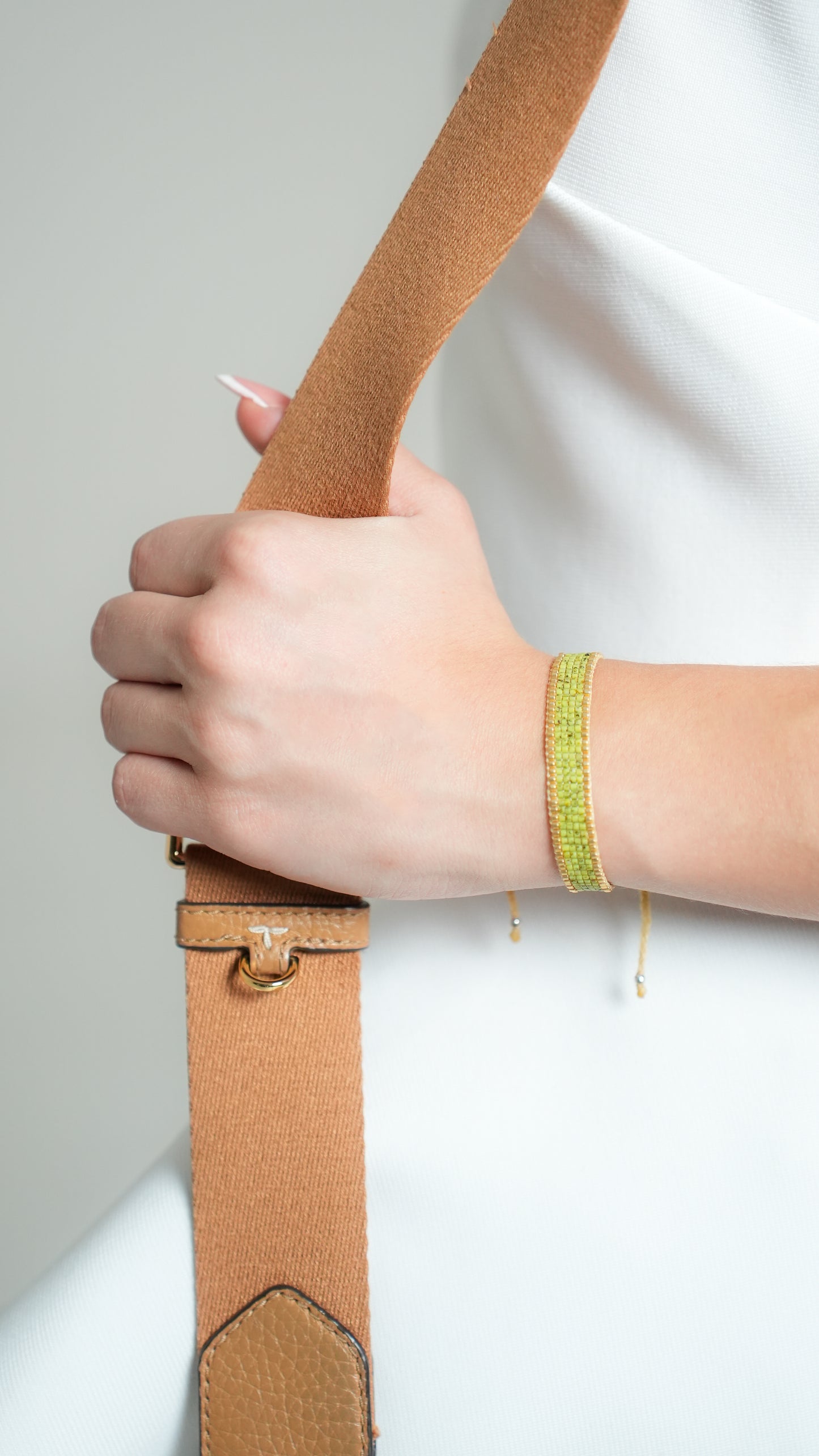 Pulsera Miyuki PICASSO verde linea dorada