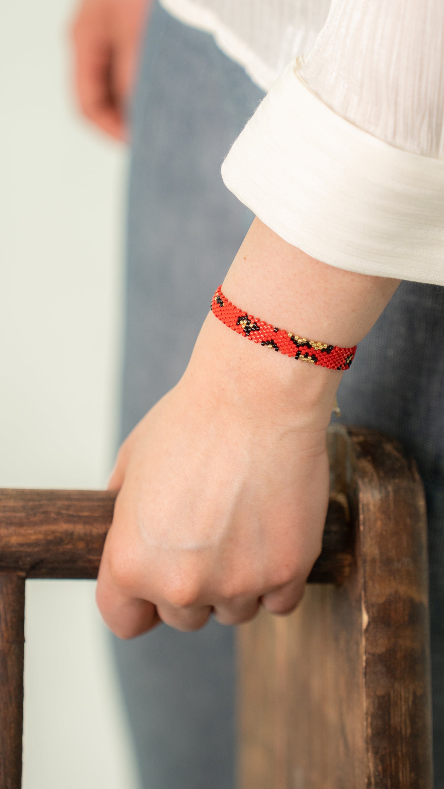 Pulsera Miyuki chica animal print roja