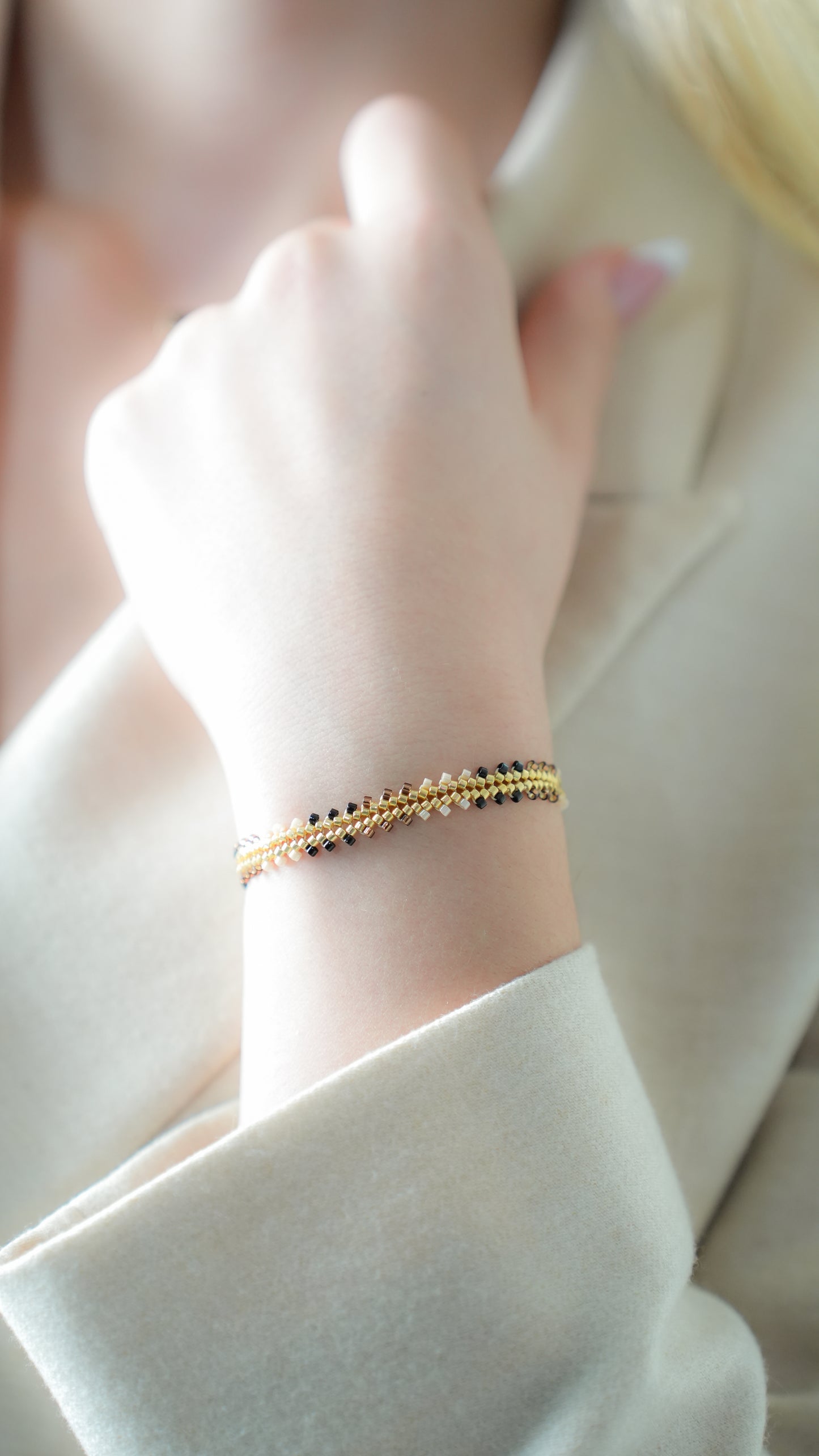 Pulsera Miyuki TRENZA ocre nude negro