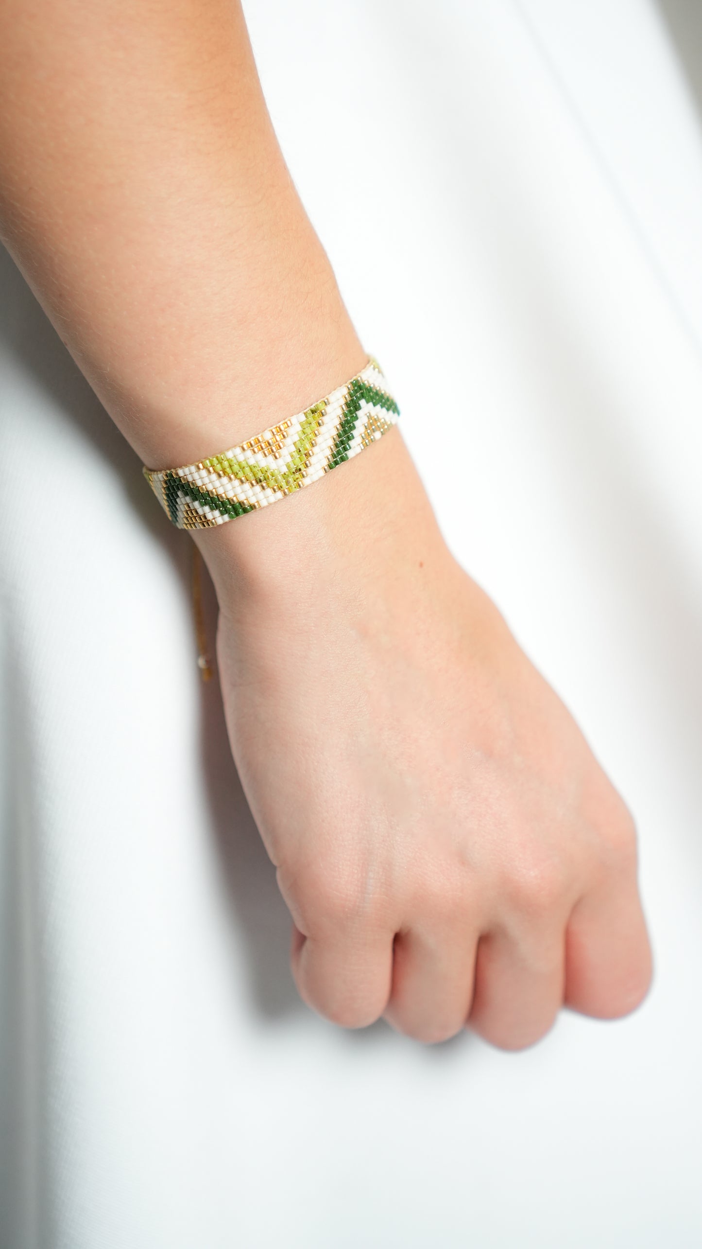 Brazalete Miyuki Piramides verde dorado y blanco