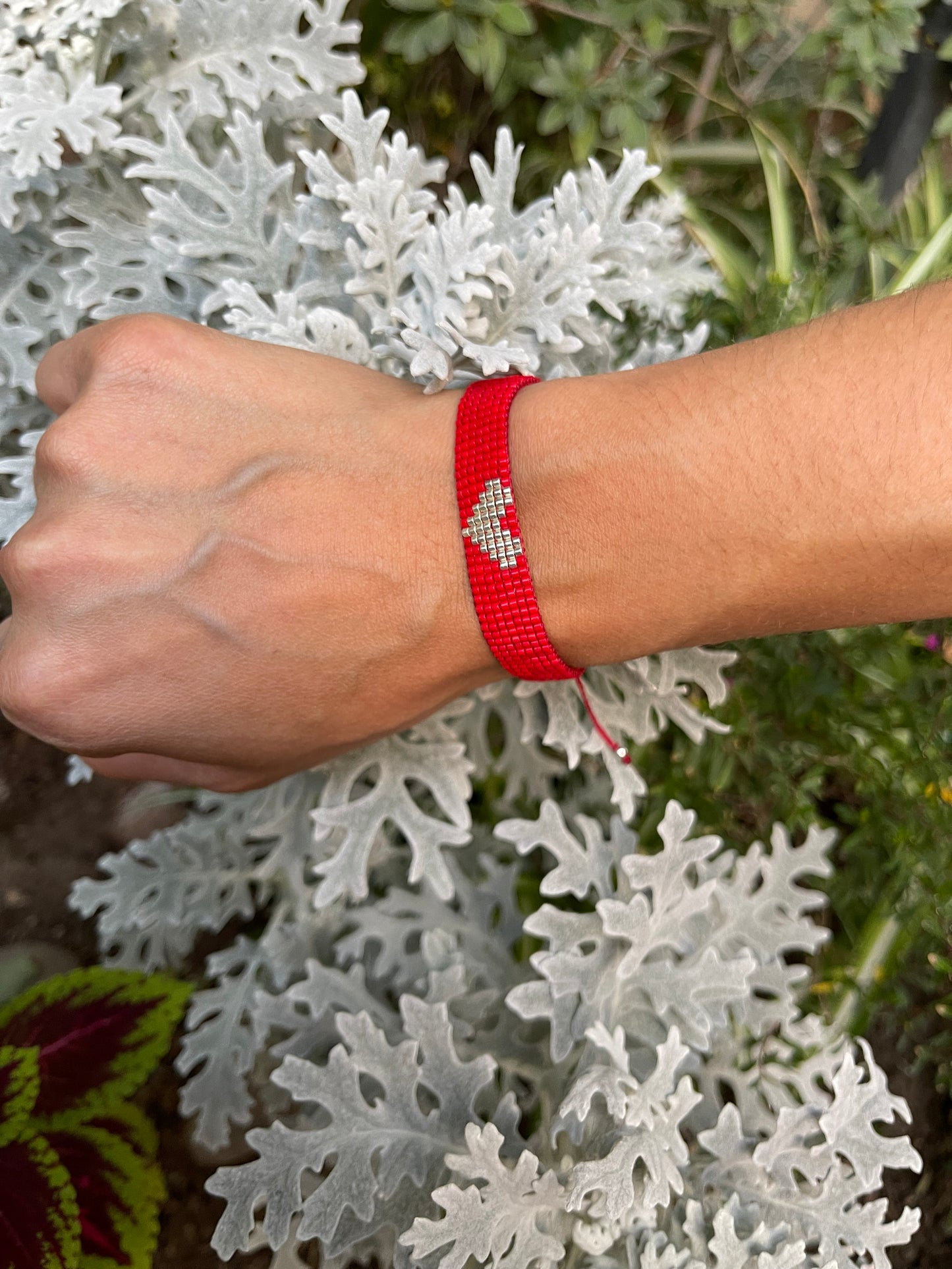 Brazalete Miyuki rojo CORAZÓN plata