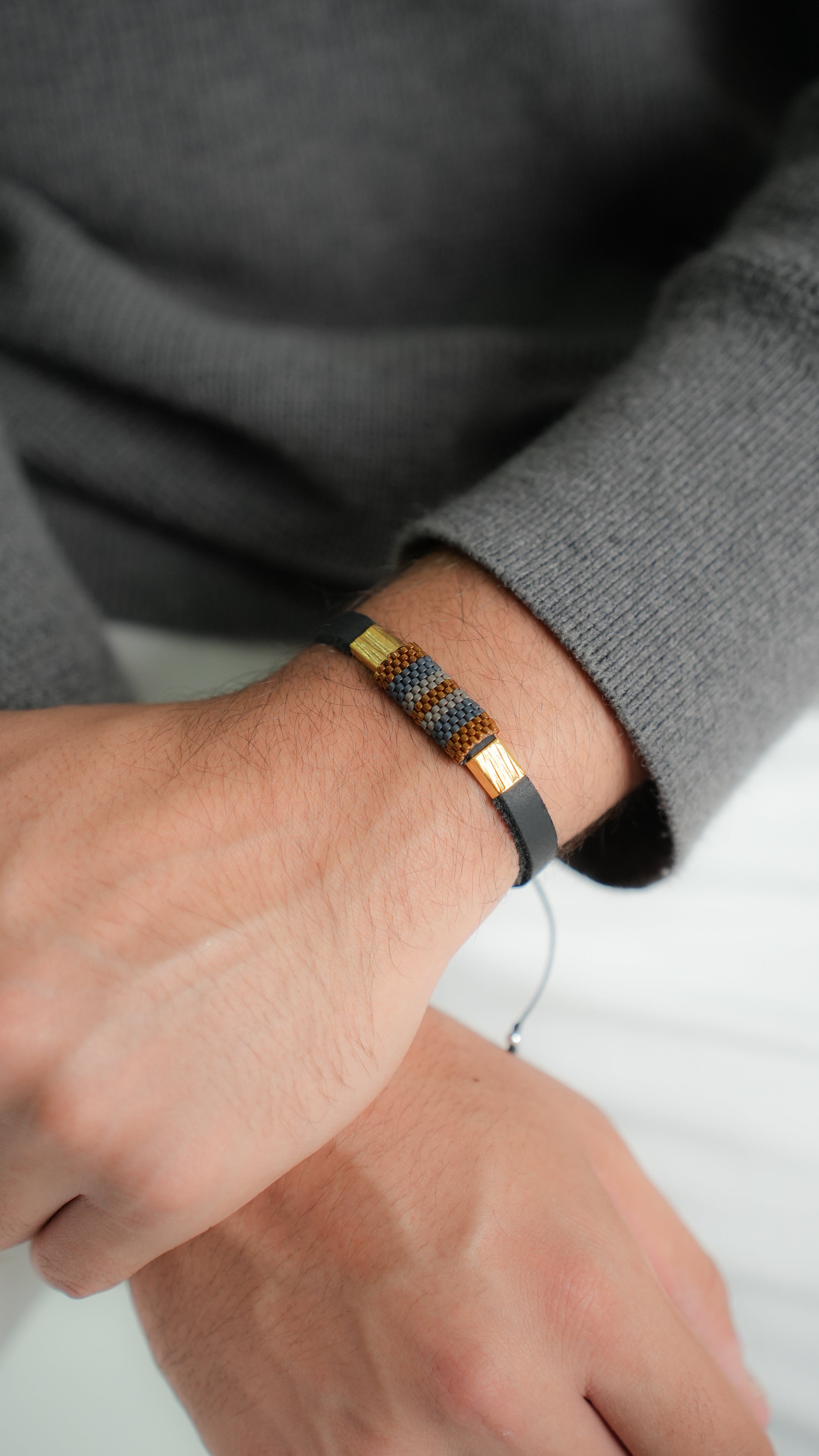 Pulsera Miyuki Caballero Cuero y Herraje azul ocre