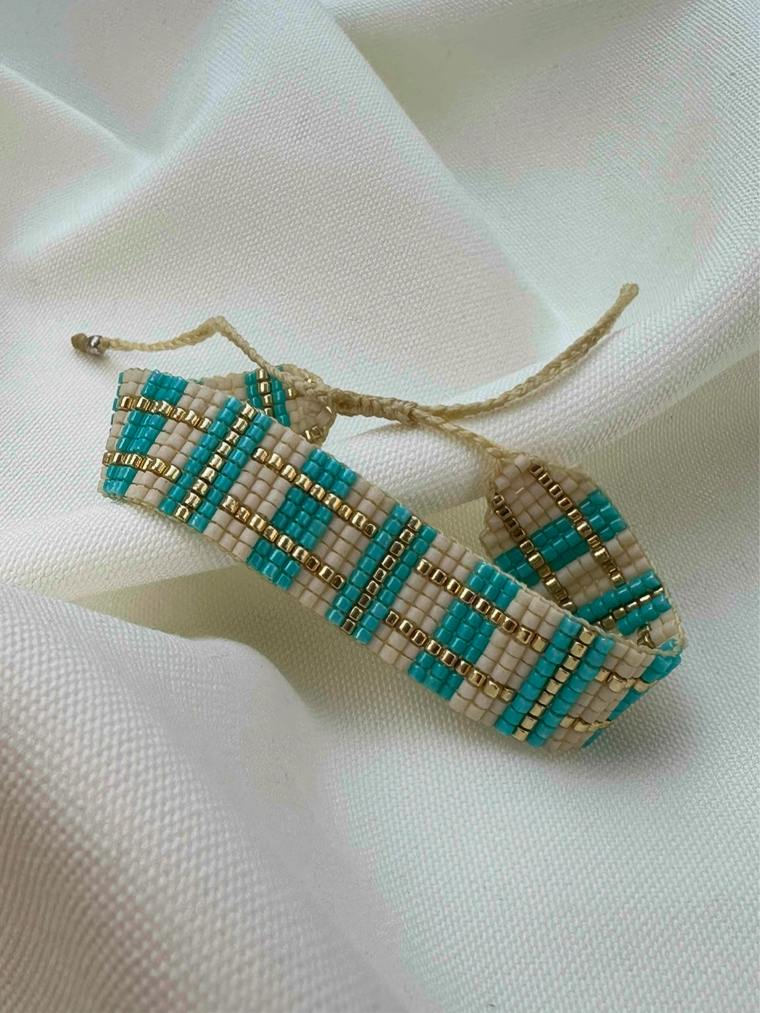 Brazalete MIYUKI Lineas nude turquesa con dorado