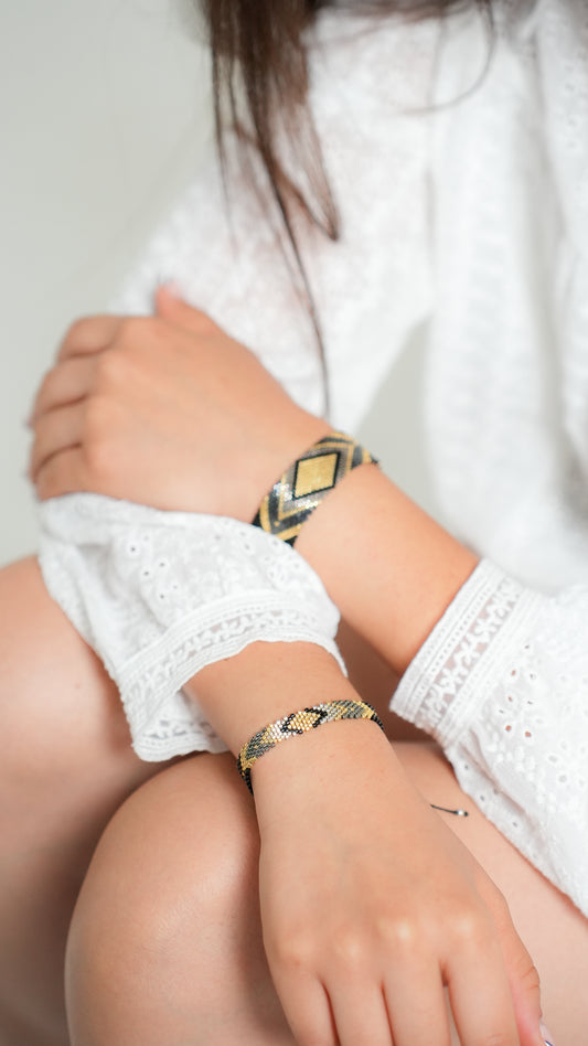 Pulsera Miyuki chica rombo negro dorado