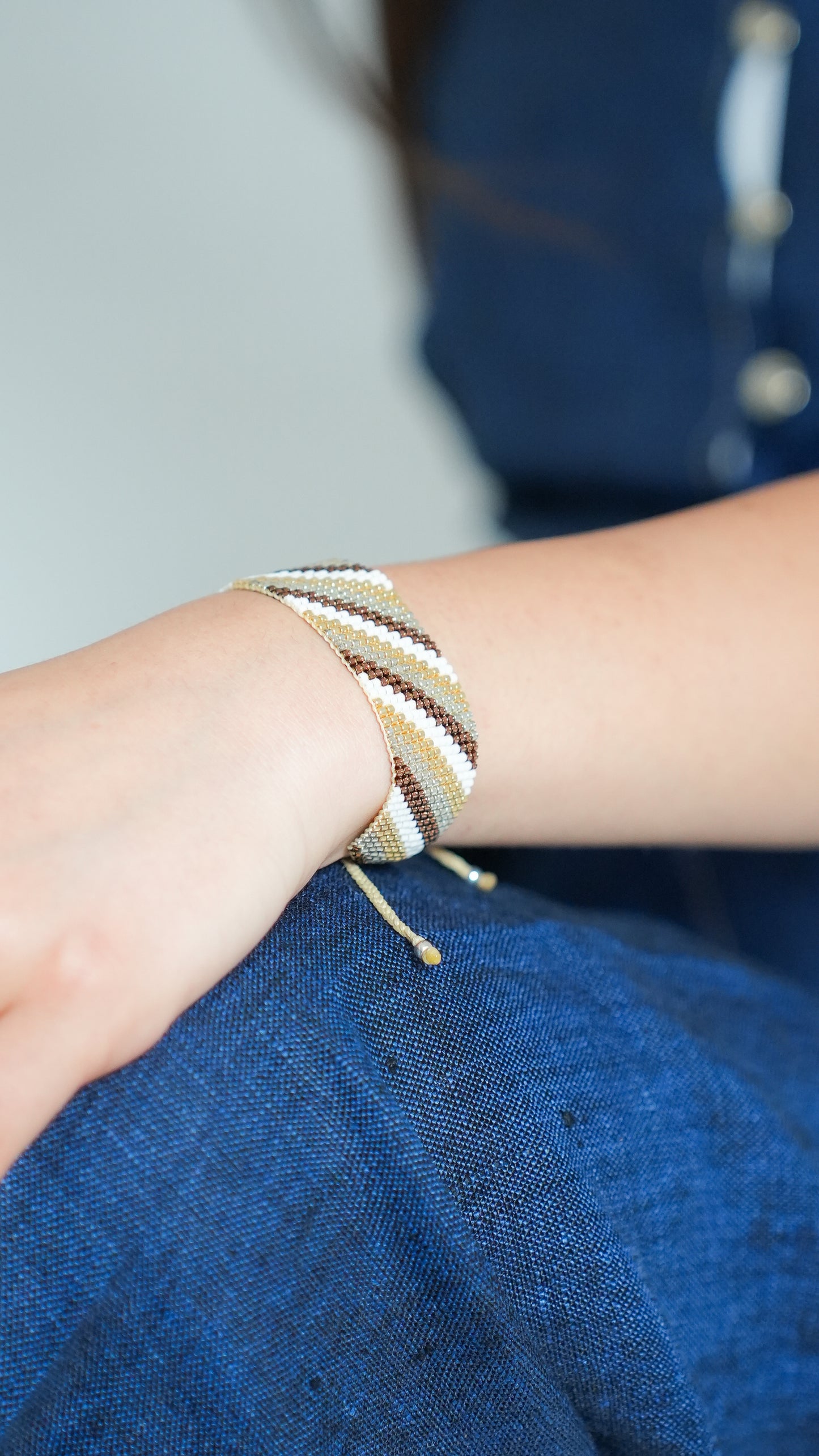 Pulsera Miyuki grande diagonales ocre oro plata blanco