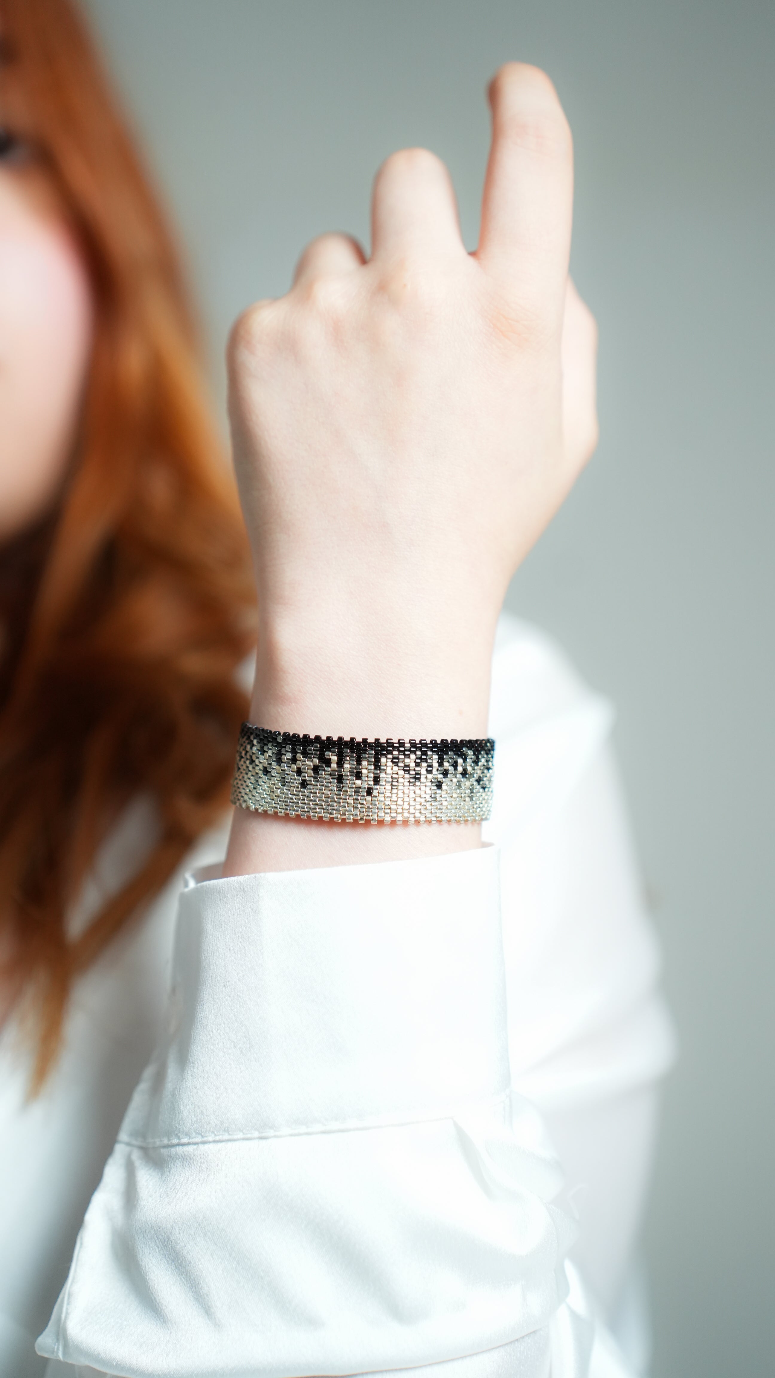 Pulsera Miyuki grande plata negro metalico