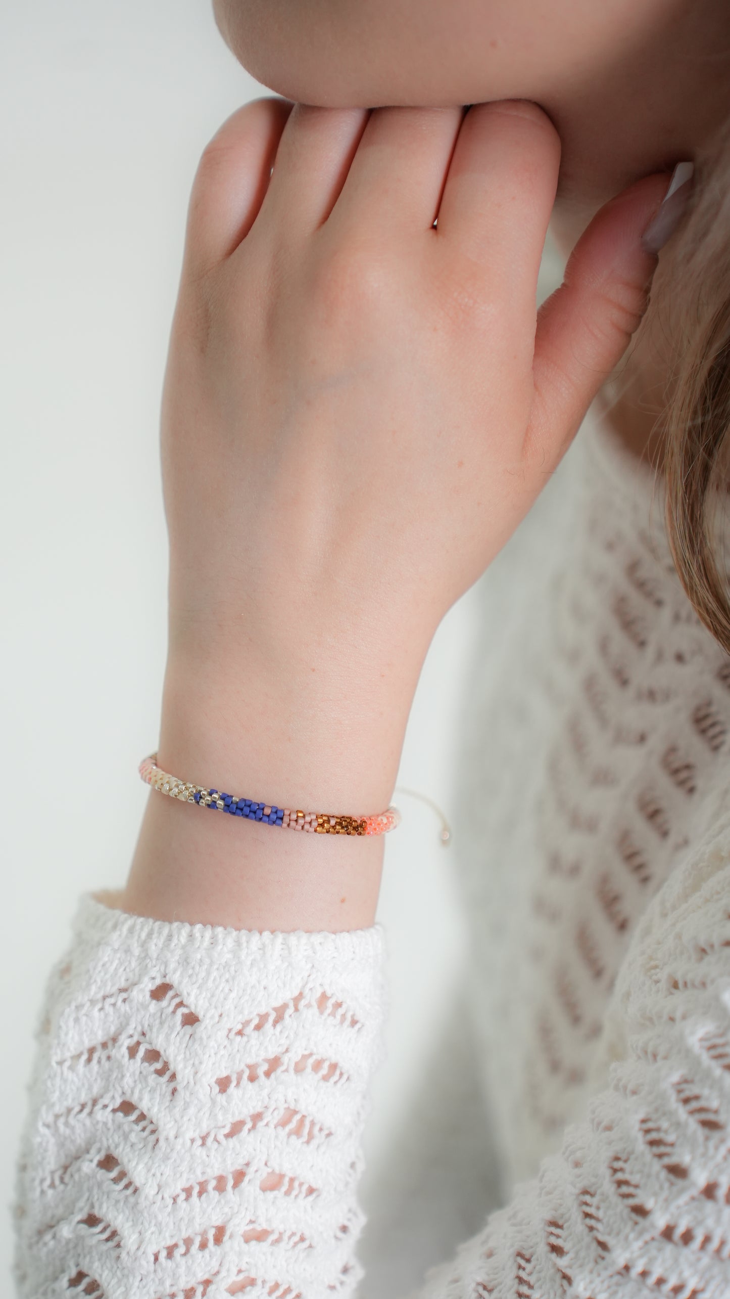 Pulsera Miyuki redonda combinacion rosa azul ocre beige
