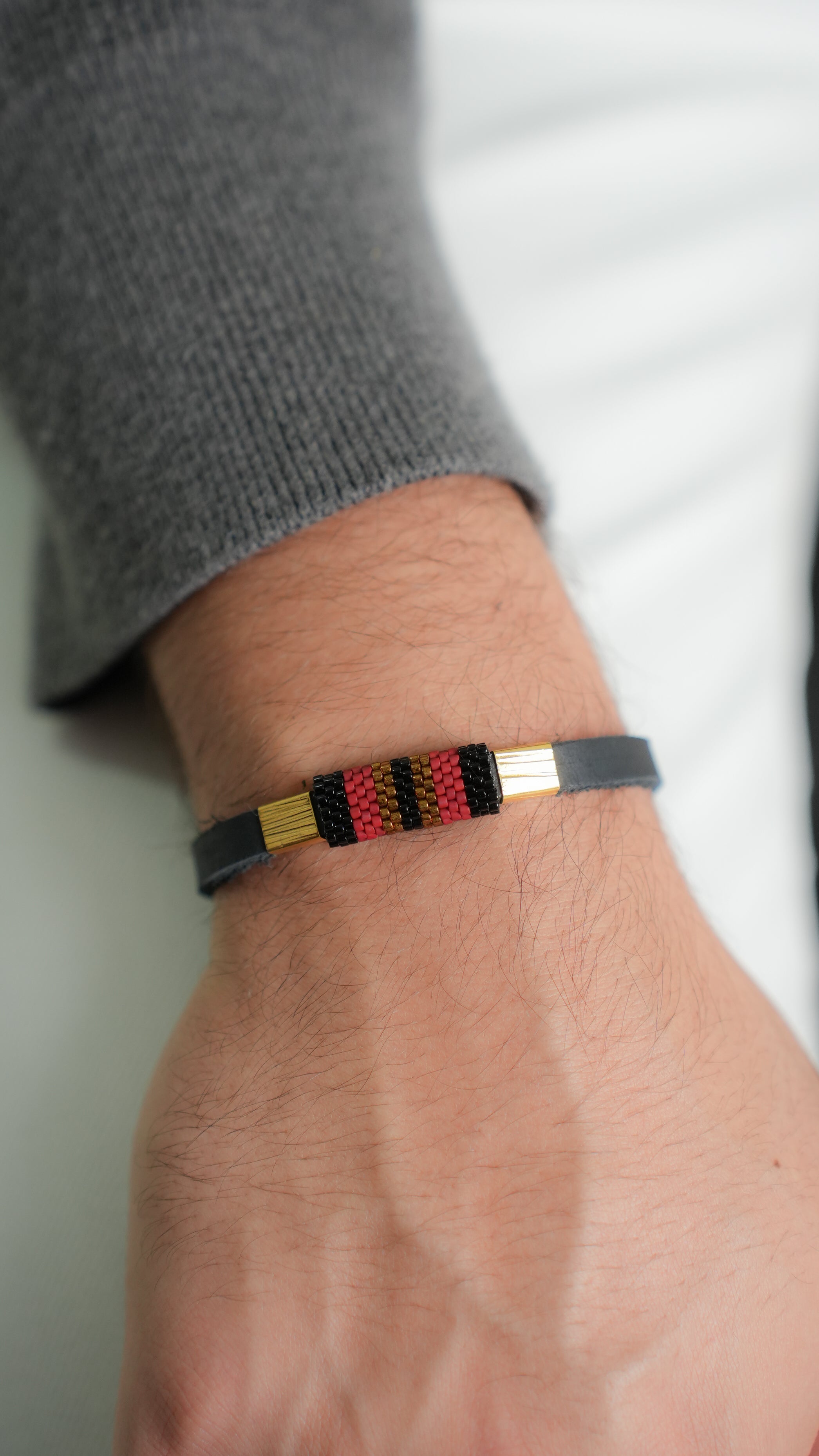 Pulsera Miyuki Caballero Cuero y Herraje tinto negro