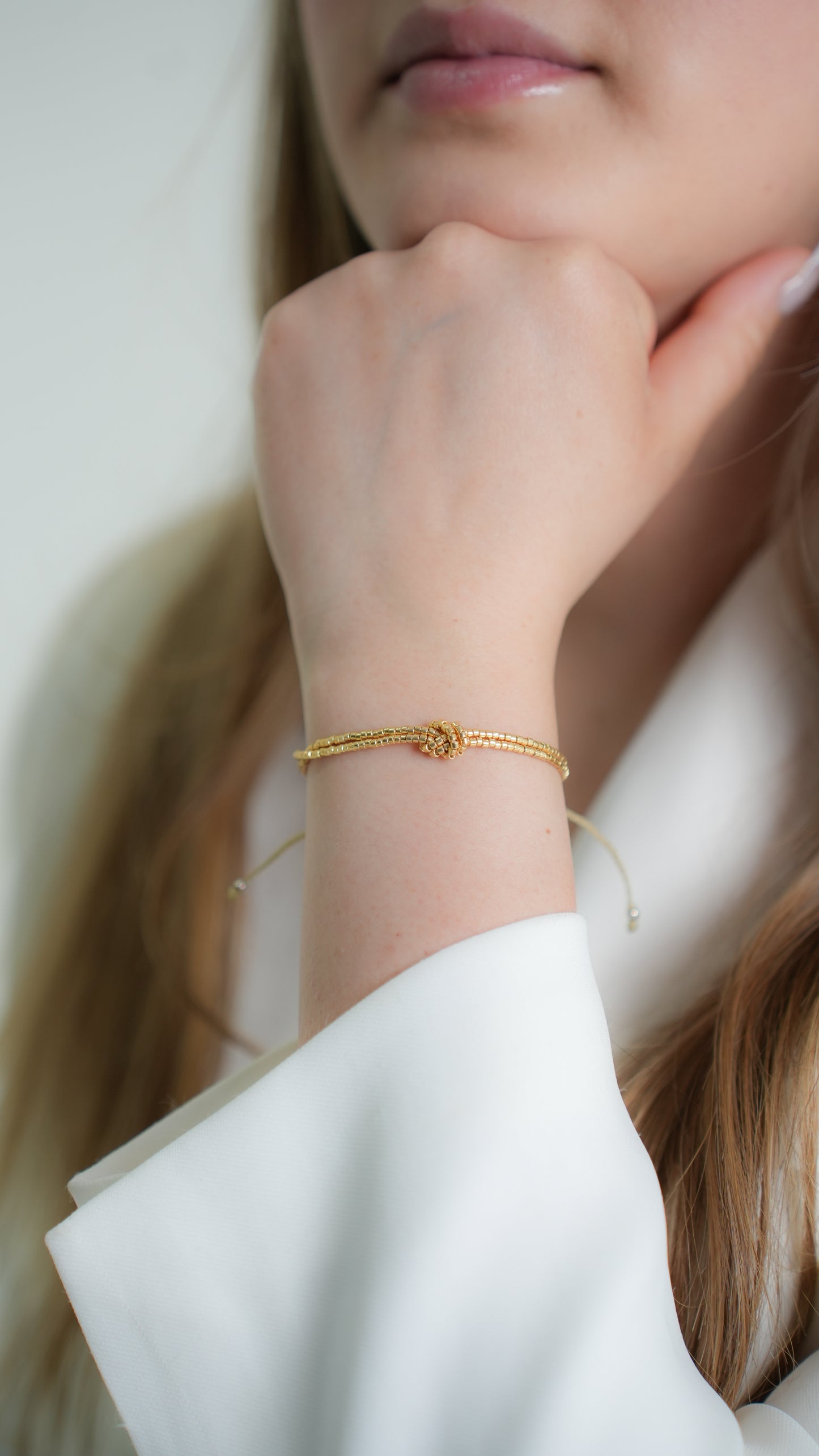 Pulsera MIYUKI nudo dorada