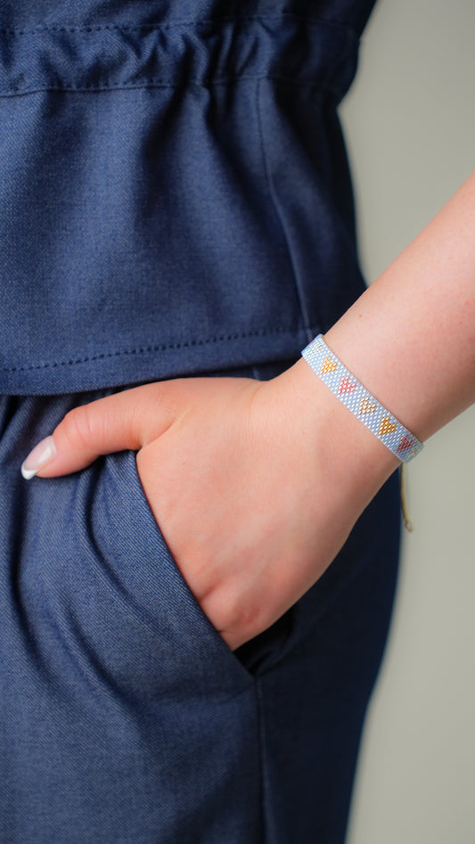 Pulsera Miyuki azul cielo corazones metálicos