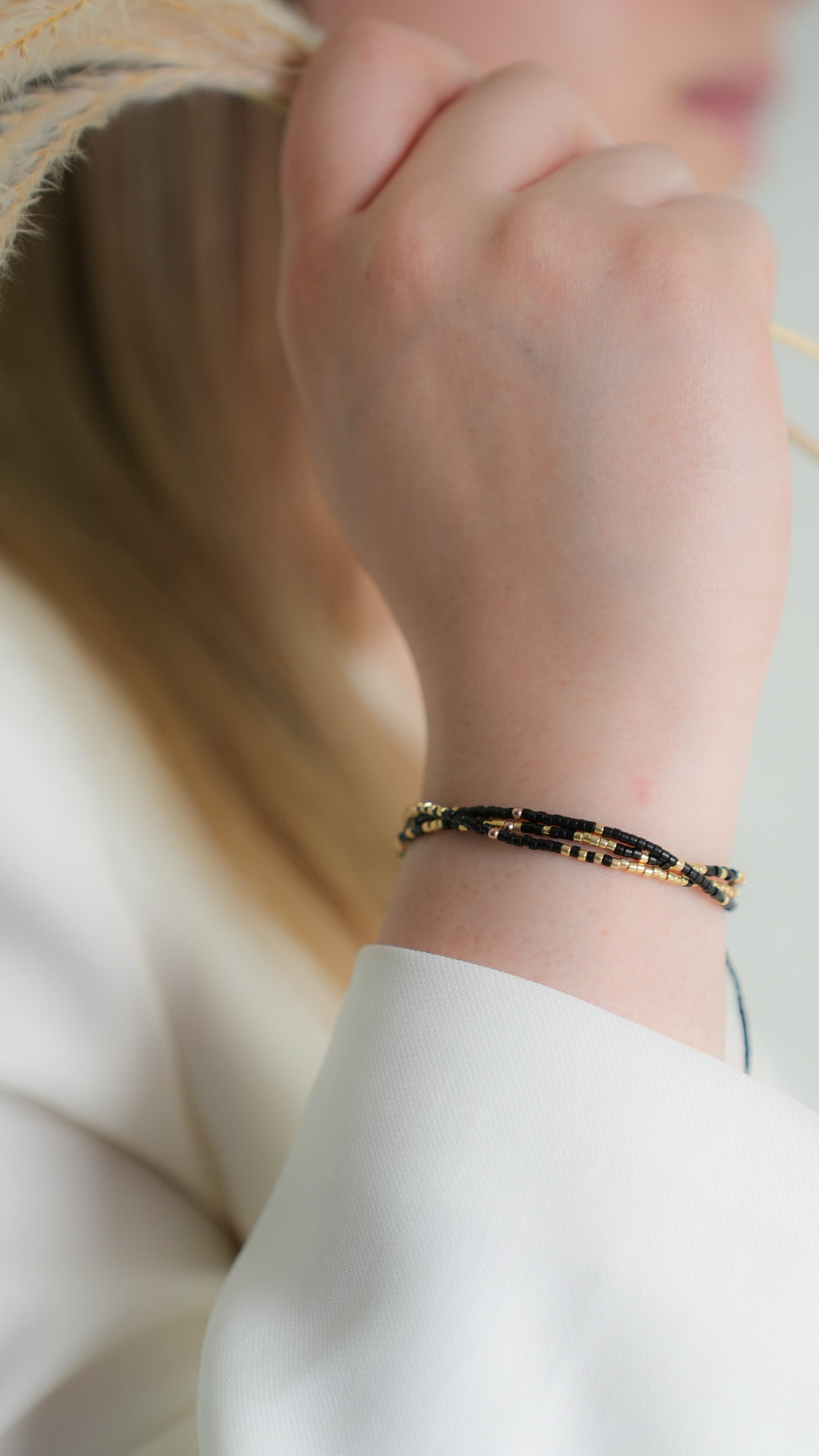 Pulsera Miyuki CLEO negro con dorado