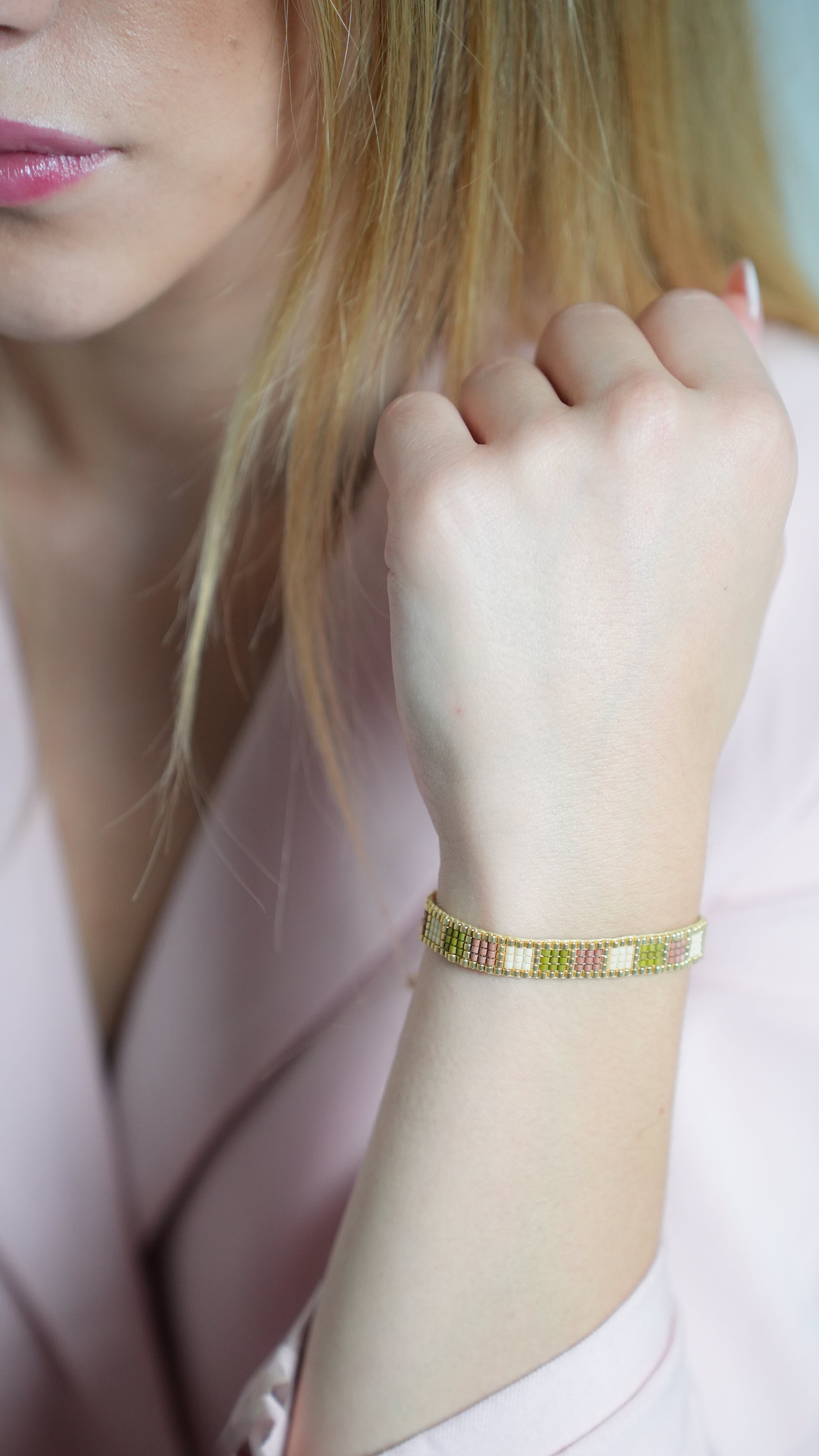 Pulsera Miyuki chica cuadros  orilla en dorado