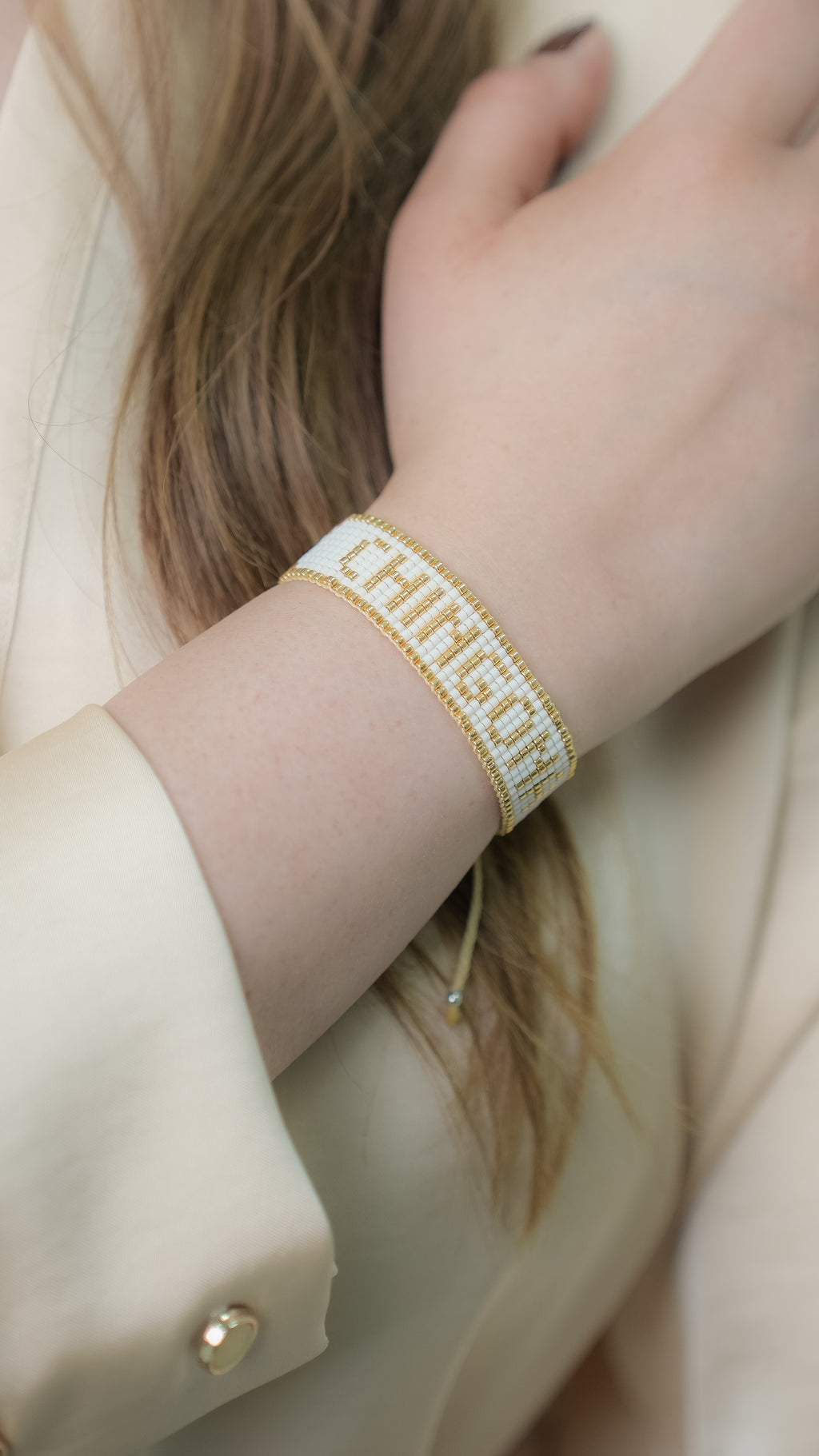 Brazalete CHINGONA blanco y dorado