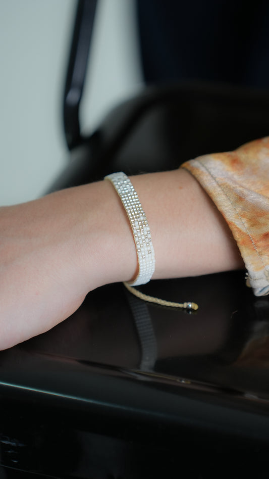 Pulsera Miyuki chica blanco plata en medio