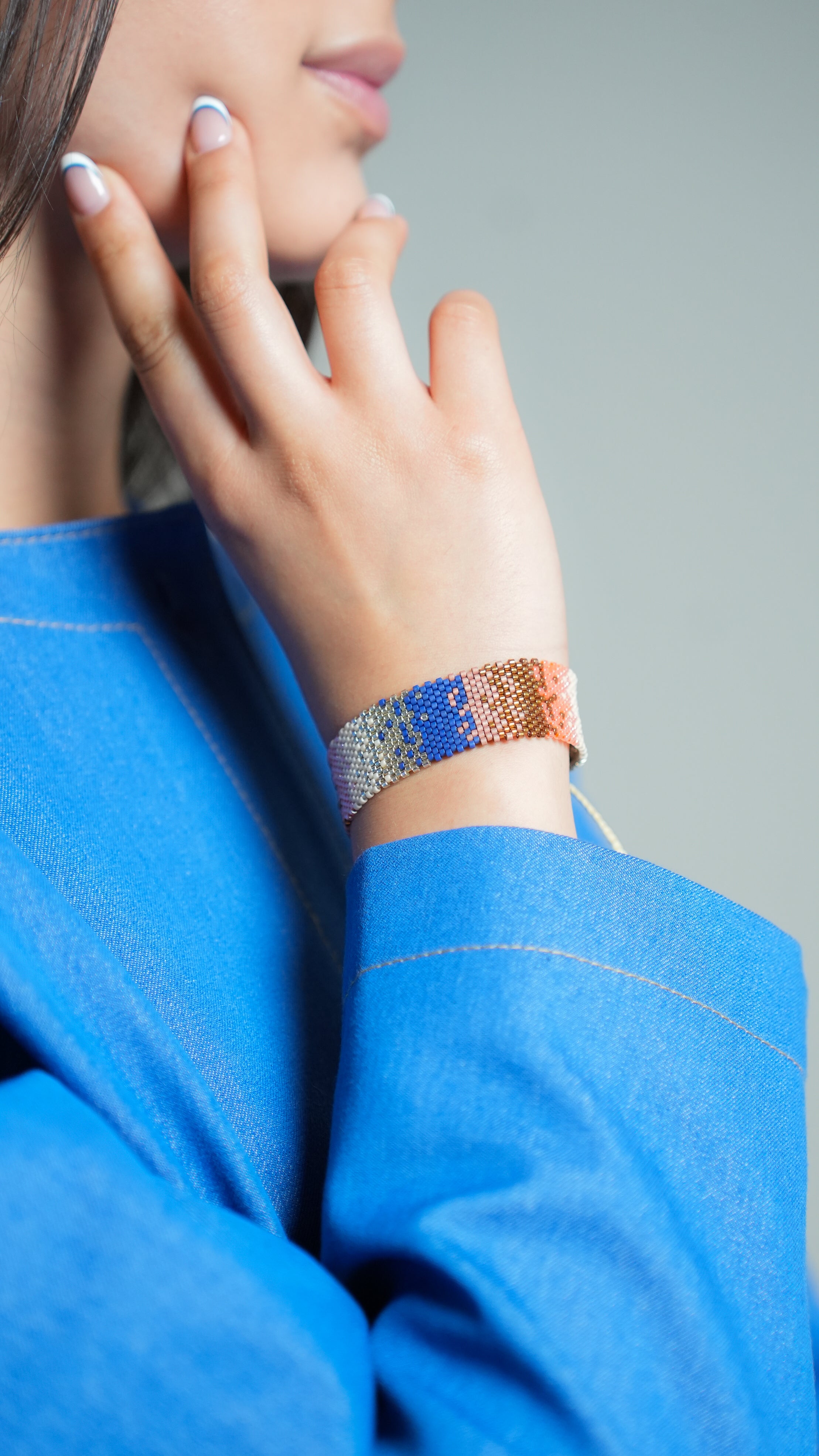 Pulsera Miyuki grande combinacion rosa azul ocre beige