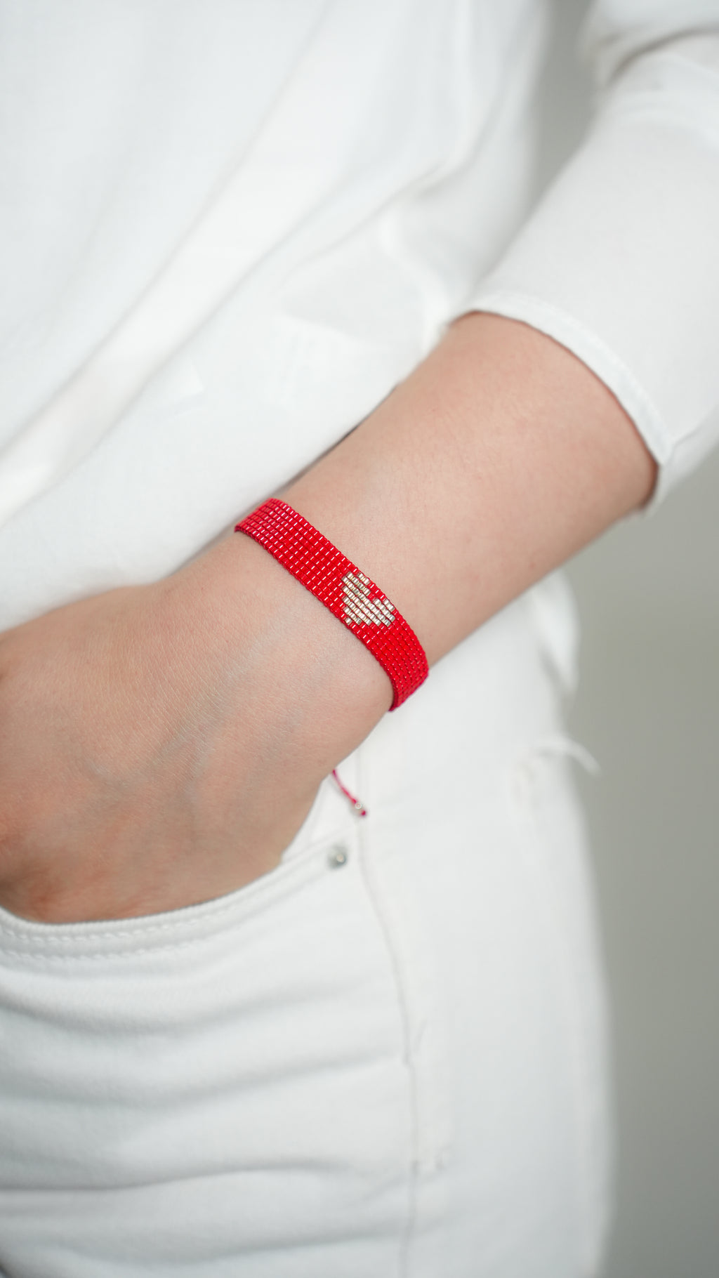 Brazalete Miyuki rojo CORAZÓN plata