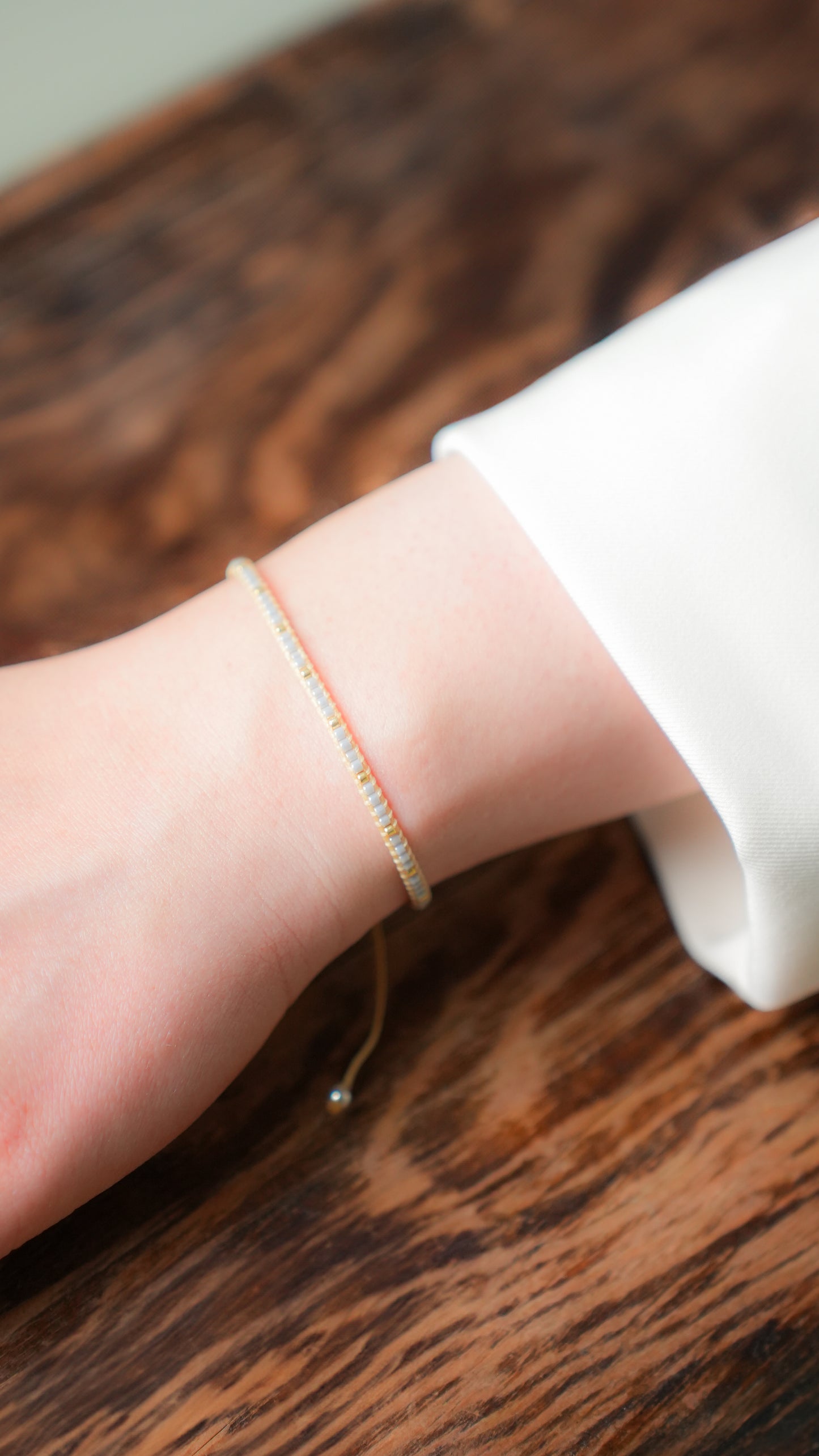 Pulsera Miyuki sencilla gris azulado oro