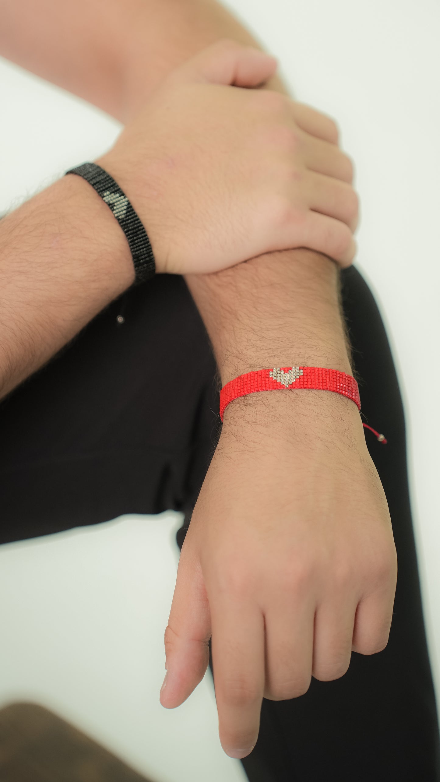 Brazalete Miyuki negro CORAZÓN oxford