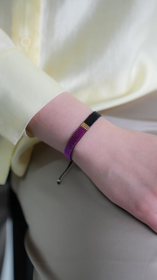 Pulsera Miyuki chica morado y negro con centro oro