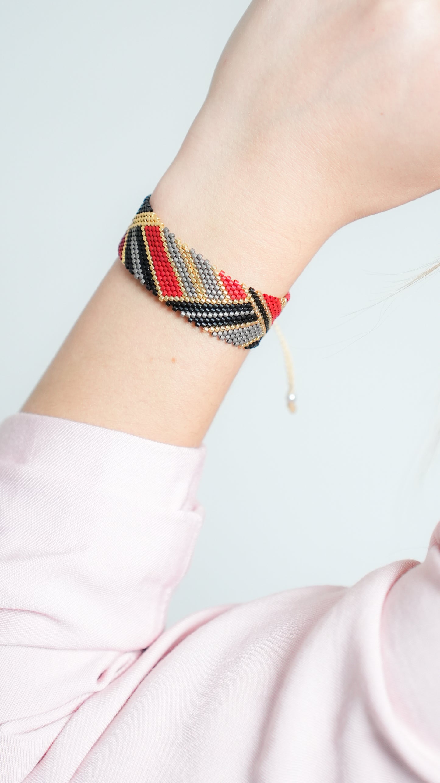 Pulsera Miyuki Grande tinto gris negro oro