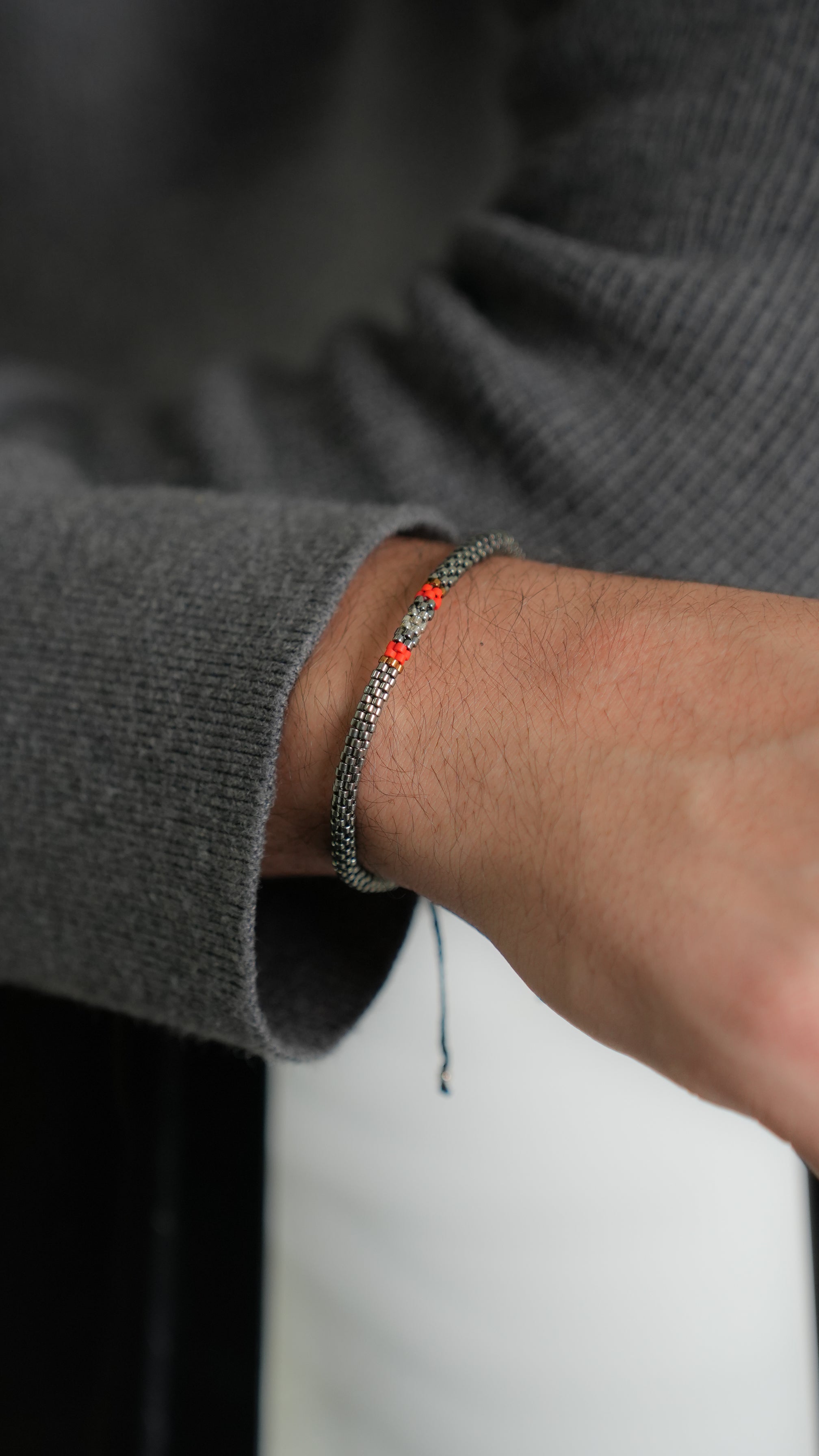 Pulsera Miyuki Caballero redonda oxford centro rojo, plata