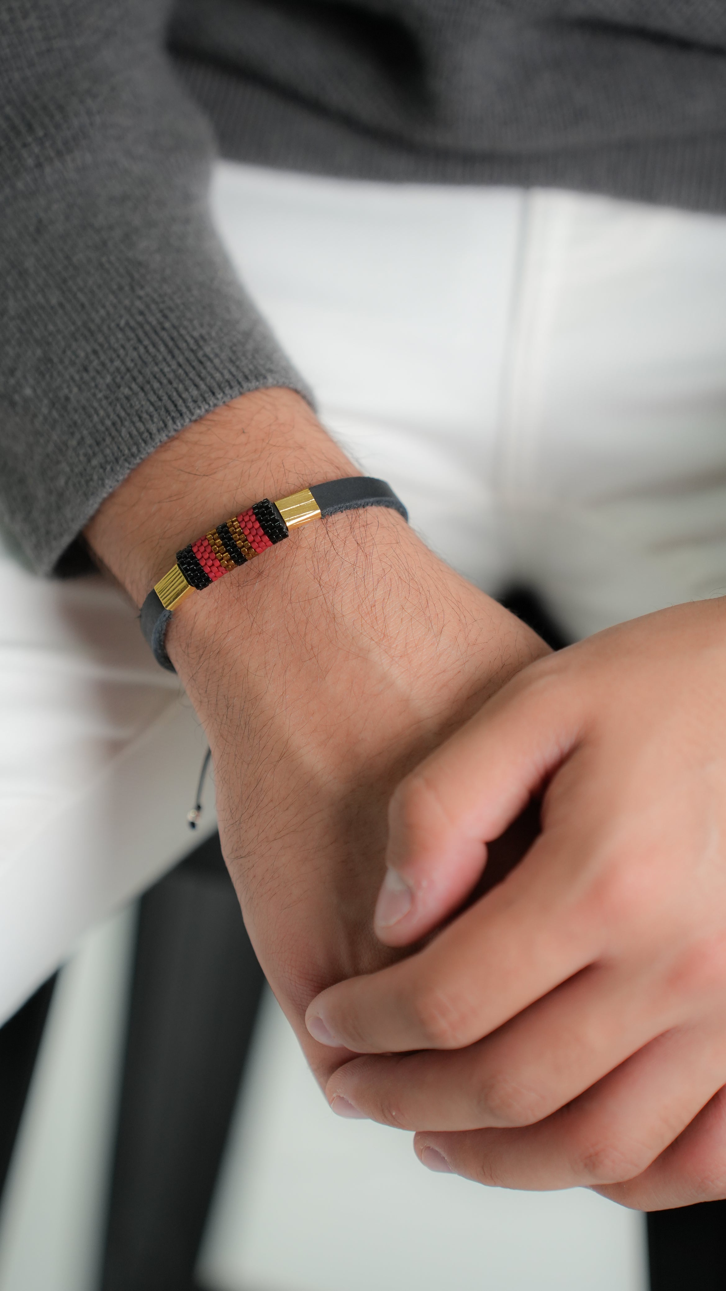 Pulsera Miyuki Caballero Cuero y Herraje tinto negro