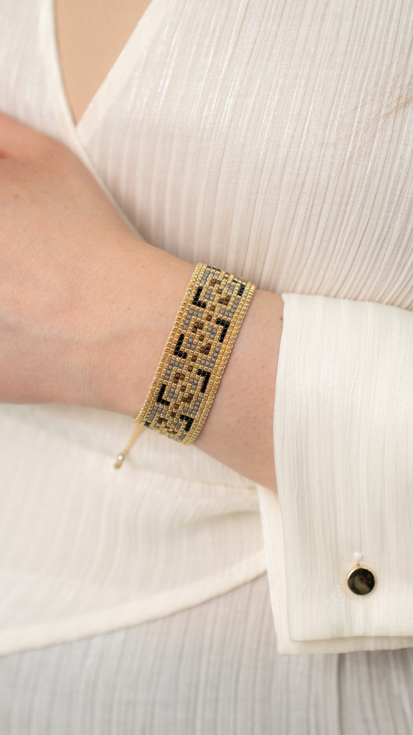 Pulsera Miyuki grande dorada cuadros oxford negro