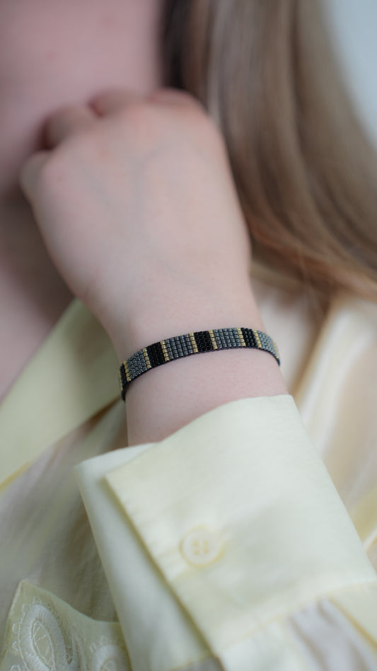 Pulsera Miyuki chica Cuadros oxford y negro con linea oro