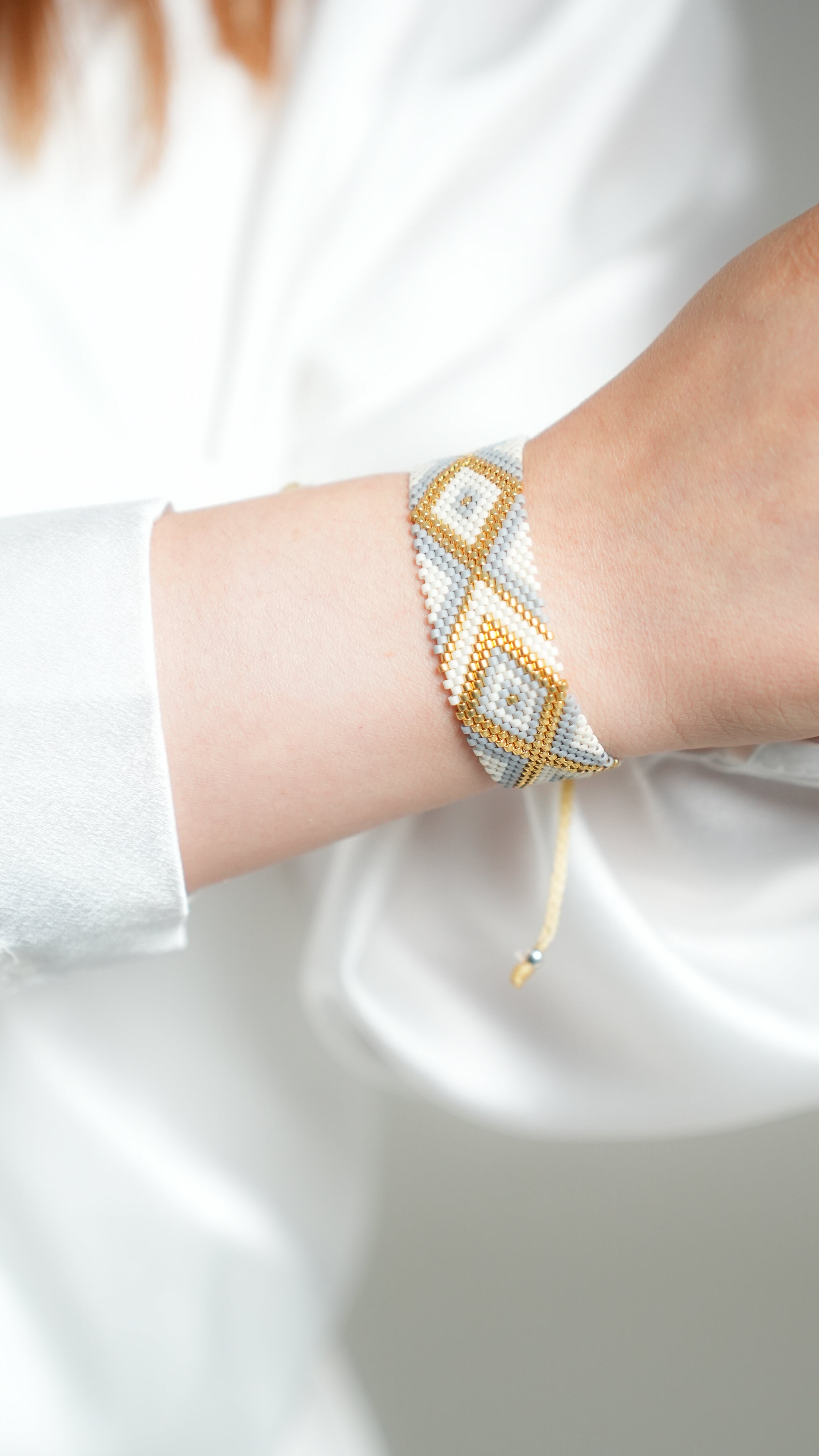 Pulsera Miyuki grande rombos azul claro beige oro