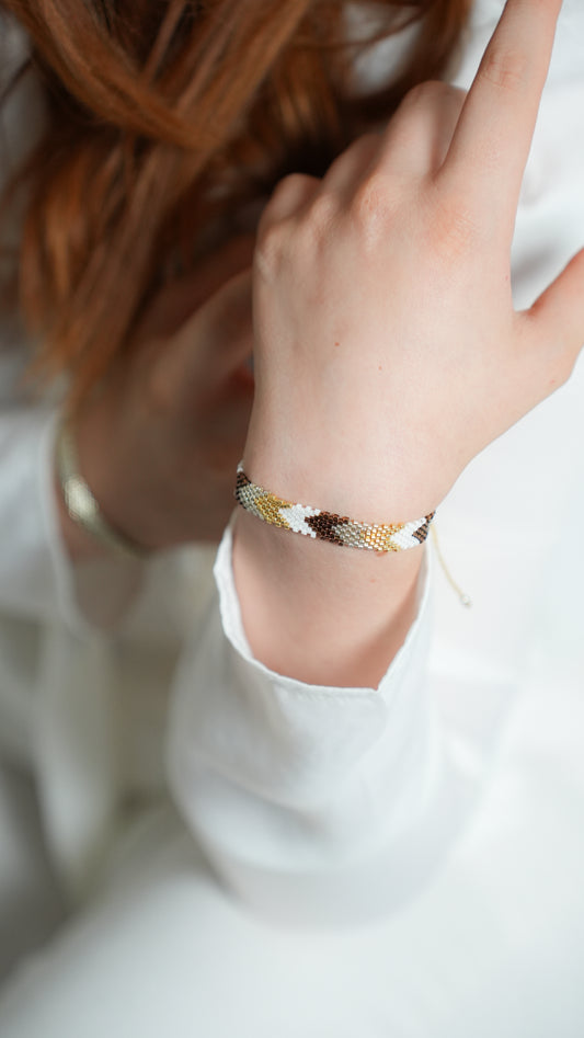 Pulsera Miyuki chica flechas ocre plata blanco oro