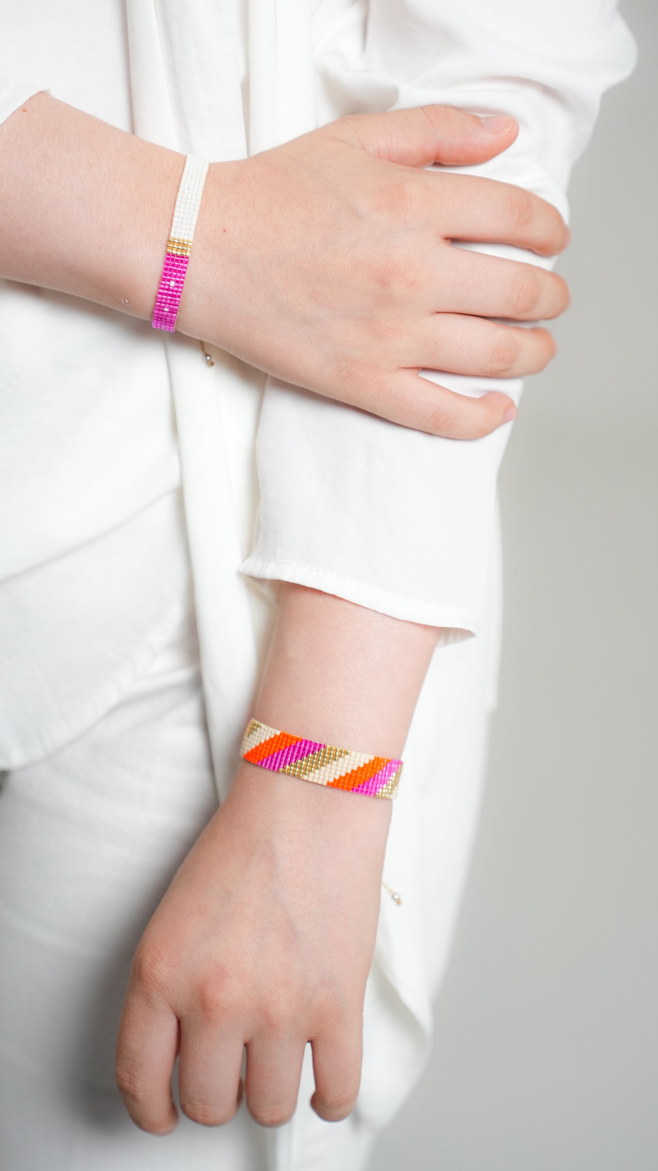 Brazalete Miyuki diagonales magenta naranja nude oro