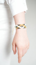 Pulsera Miyuki grande oxford lineas cruzadas blanco y dorado