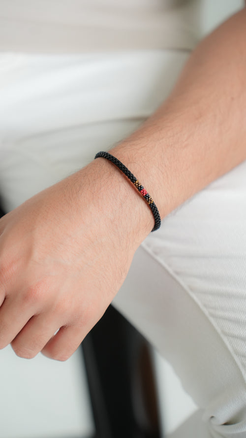 Pulsera Miyuki Caballero redonda negro centro rojo ocre