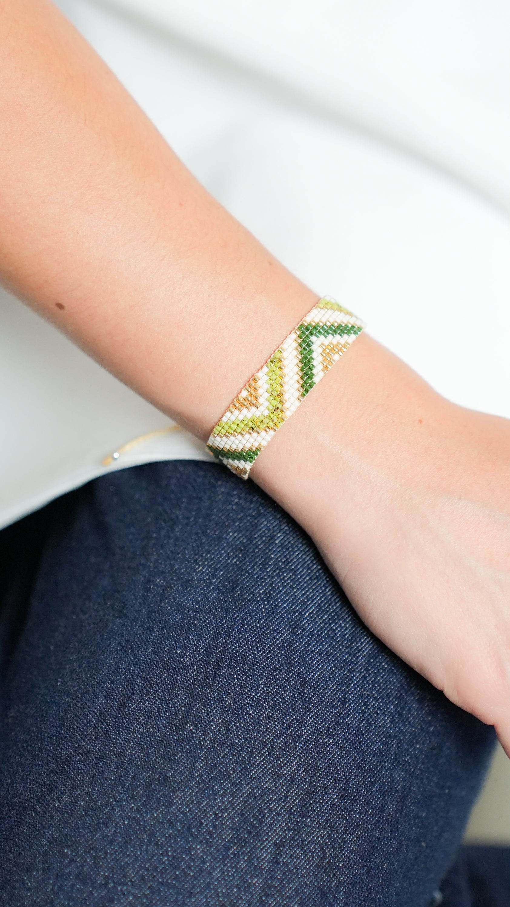 Brazalete Miyuki Piramides verde dorado y blanco