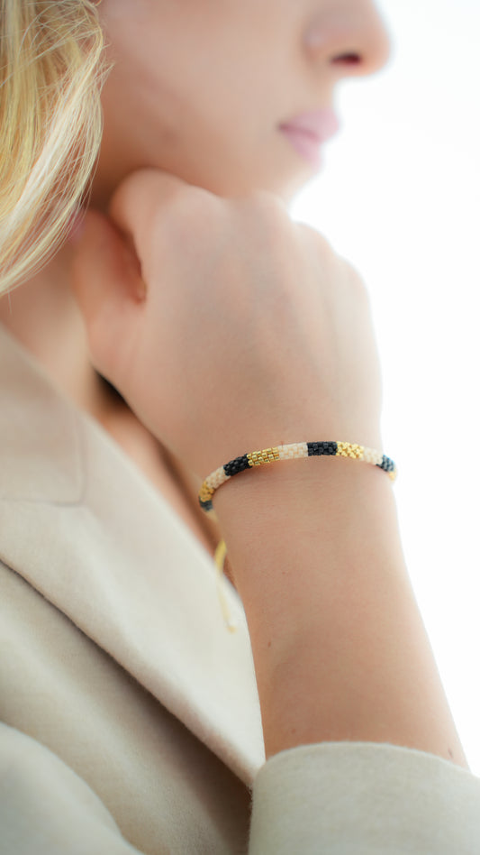 Pulsera Miyuki redonda nude negro oro