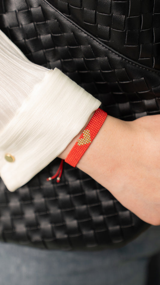 Brazalete Miyuki rojo CORAZÓN dorado
