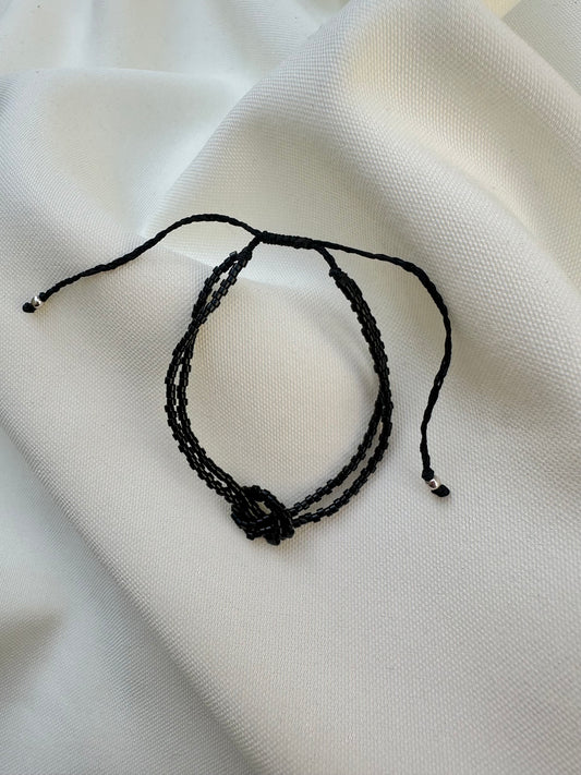 Pulsera ajustable nudo negra