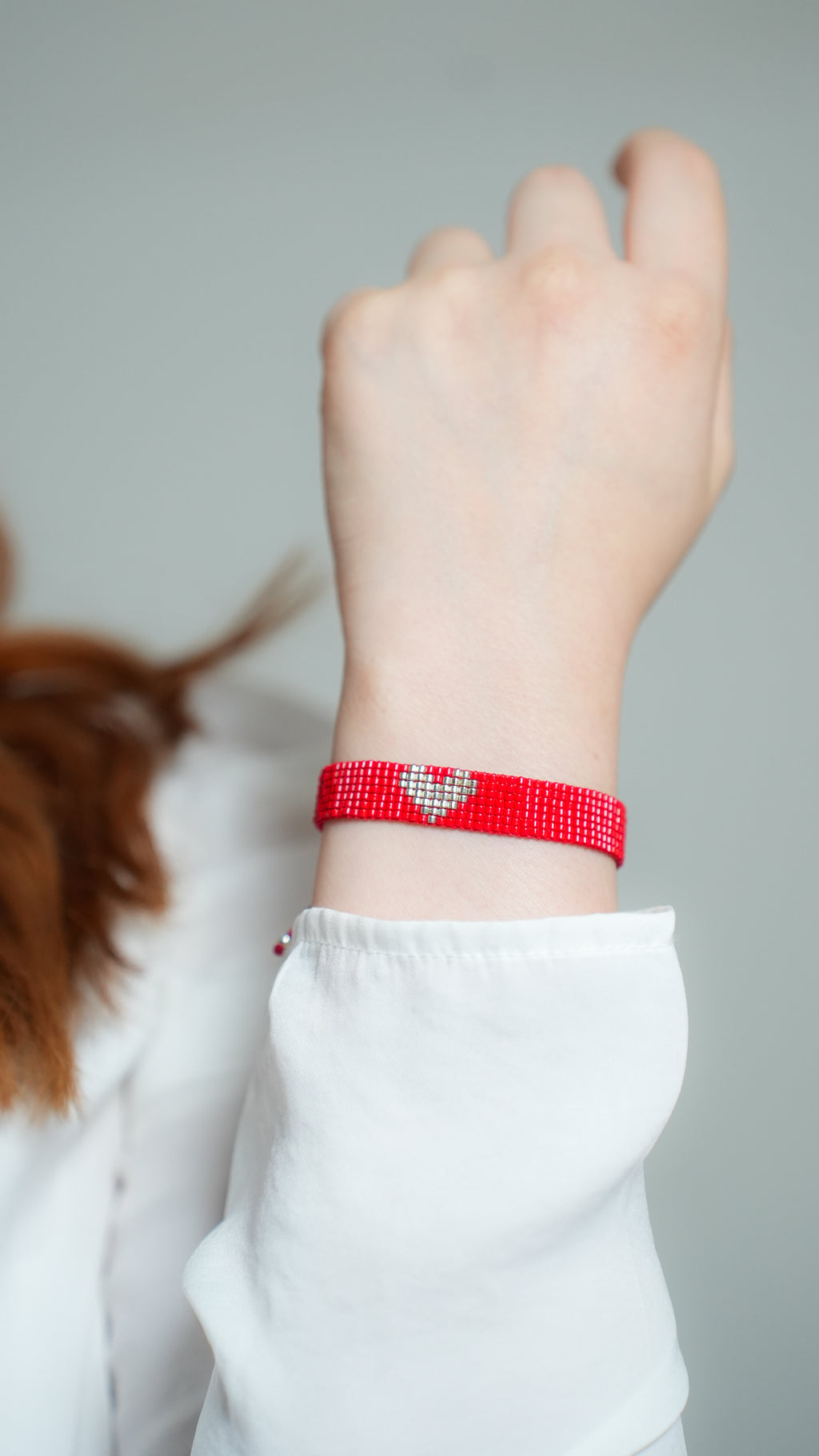 Brazalete Miyuki rojo CORAZÓN plata