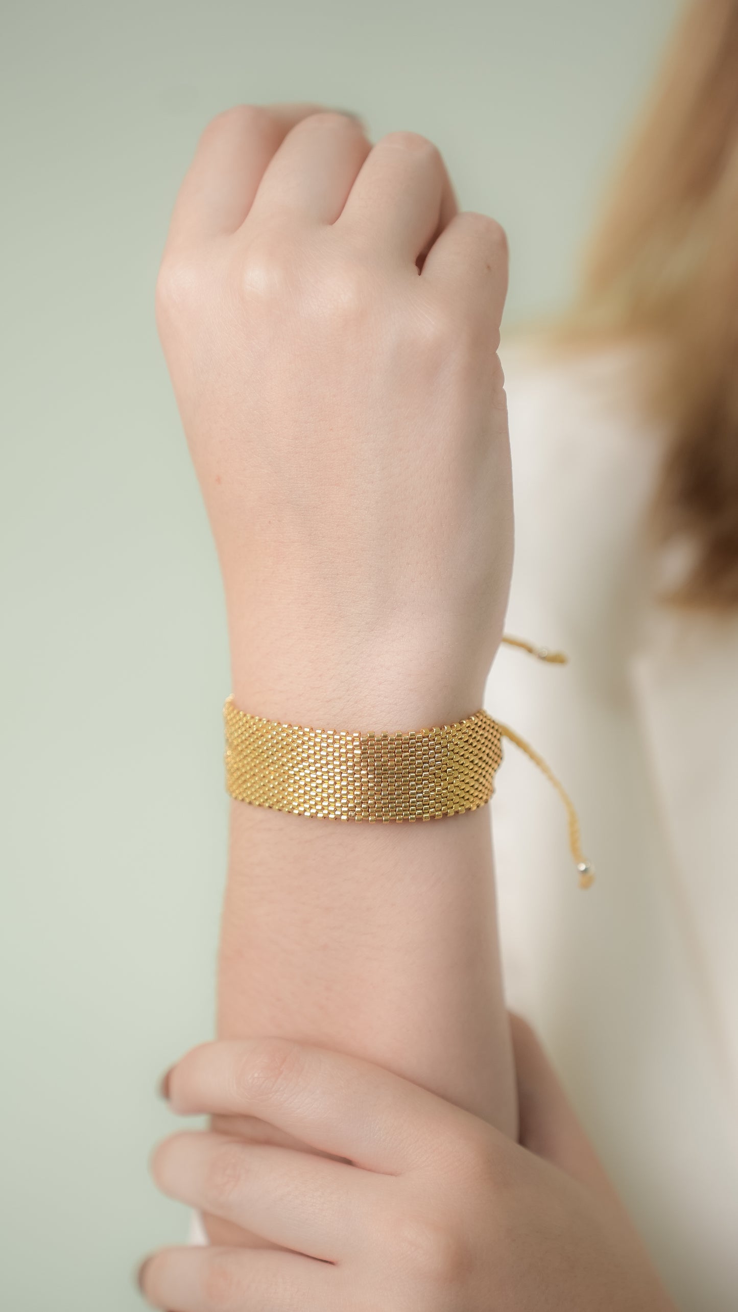 Pulsera Miyuki grande dorada