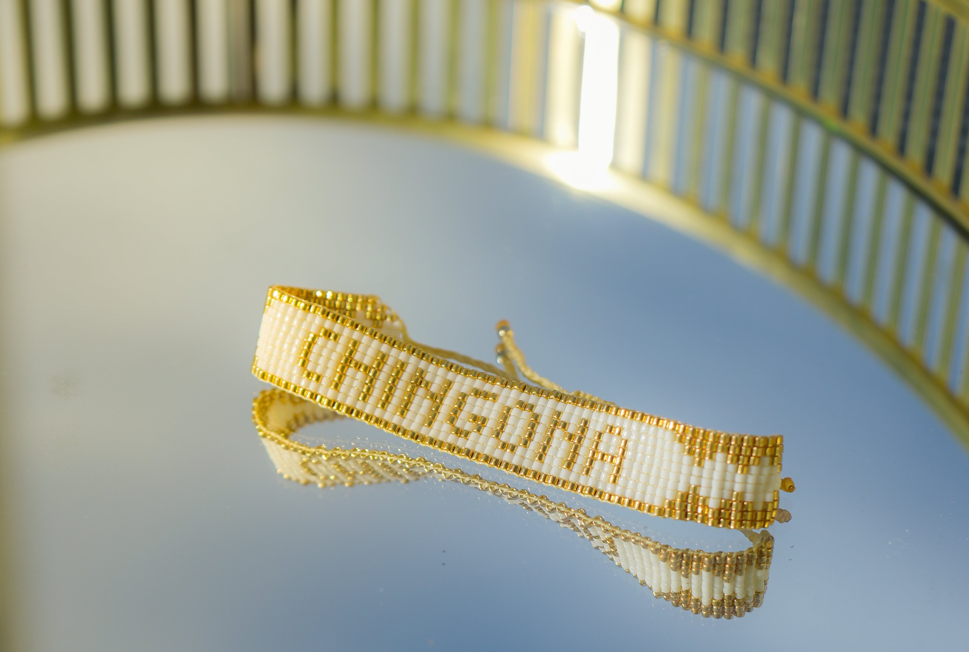 Brazalete CHINGONA blanco y dorado