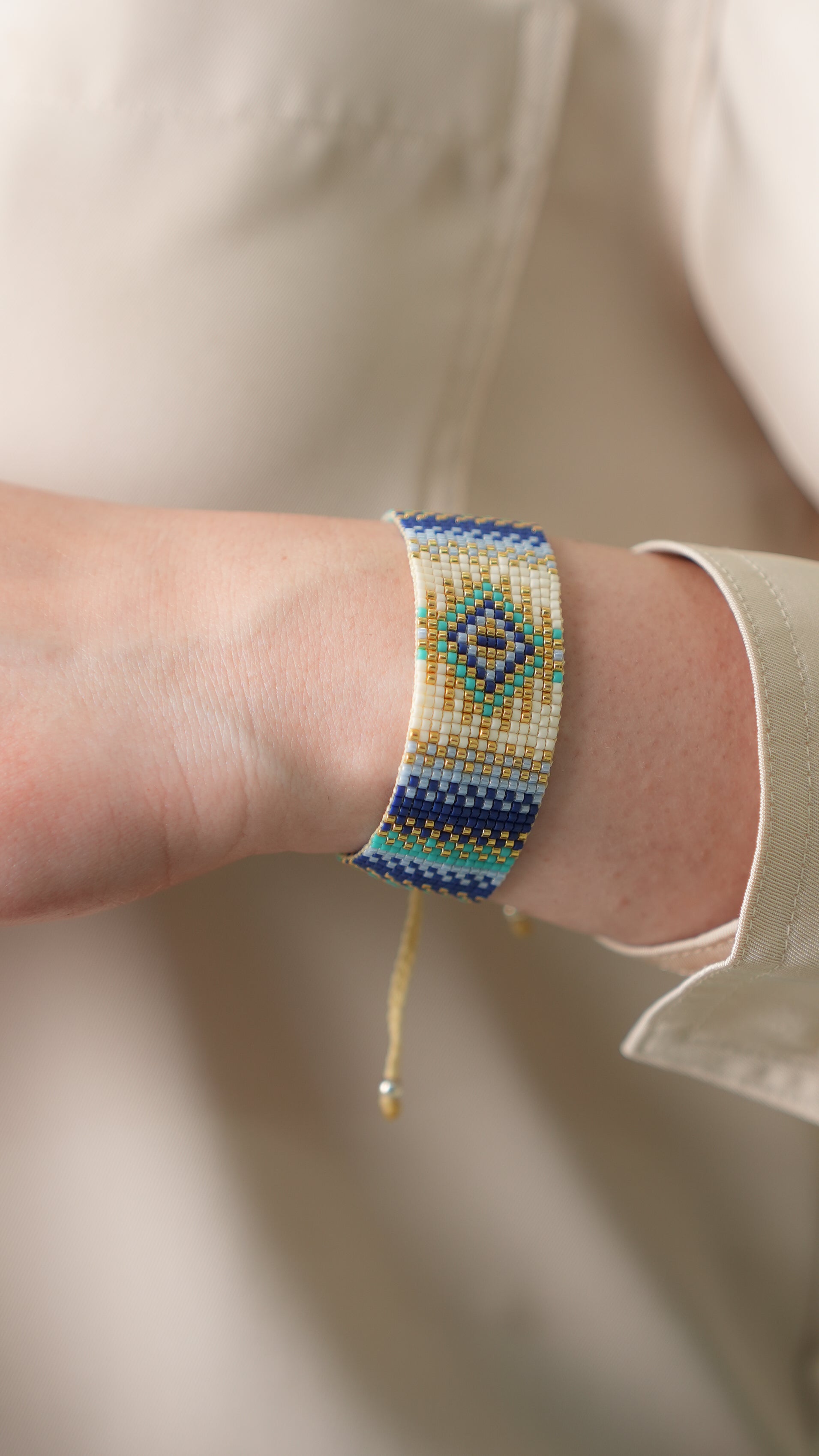 Pulsera Miyuki grande rombo azul destello dorado