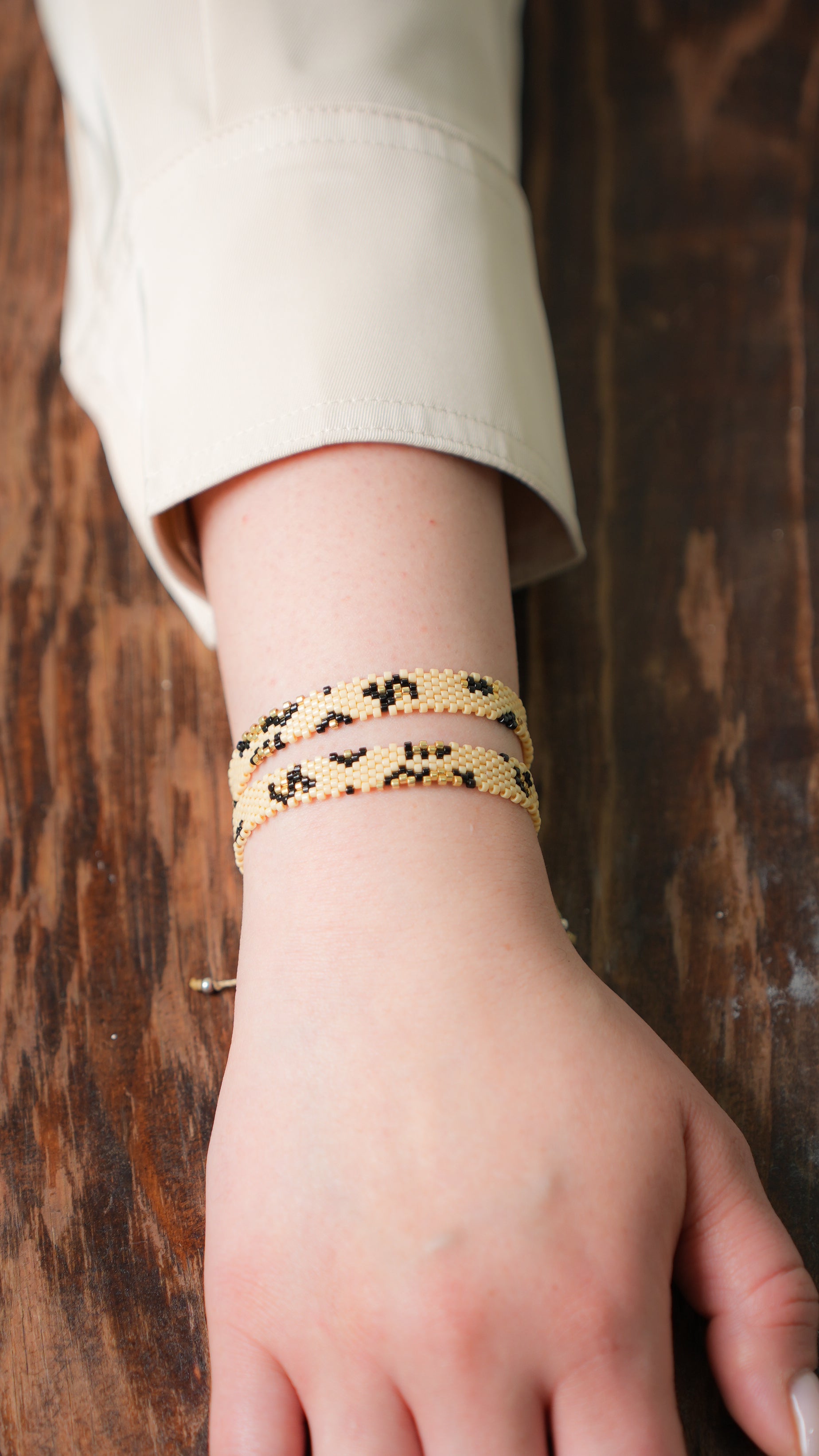 Pulsera Miyuki chica camuflaje beige y negro