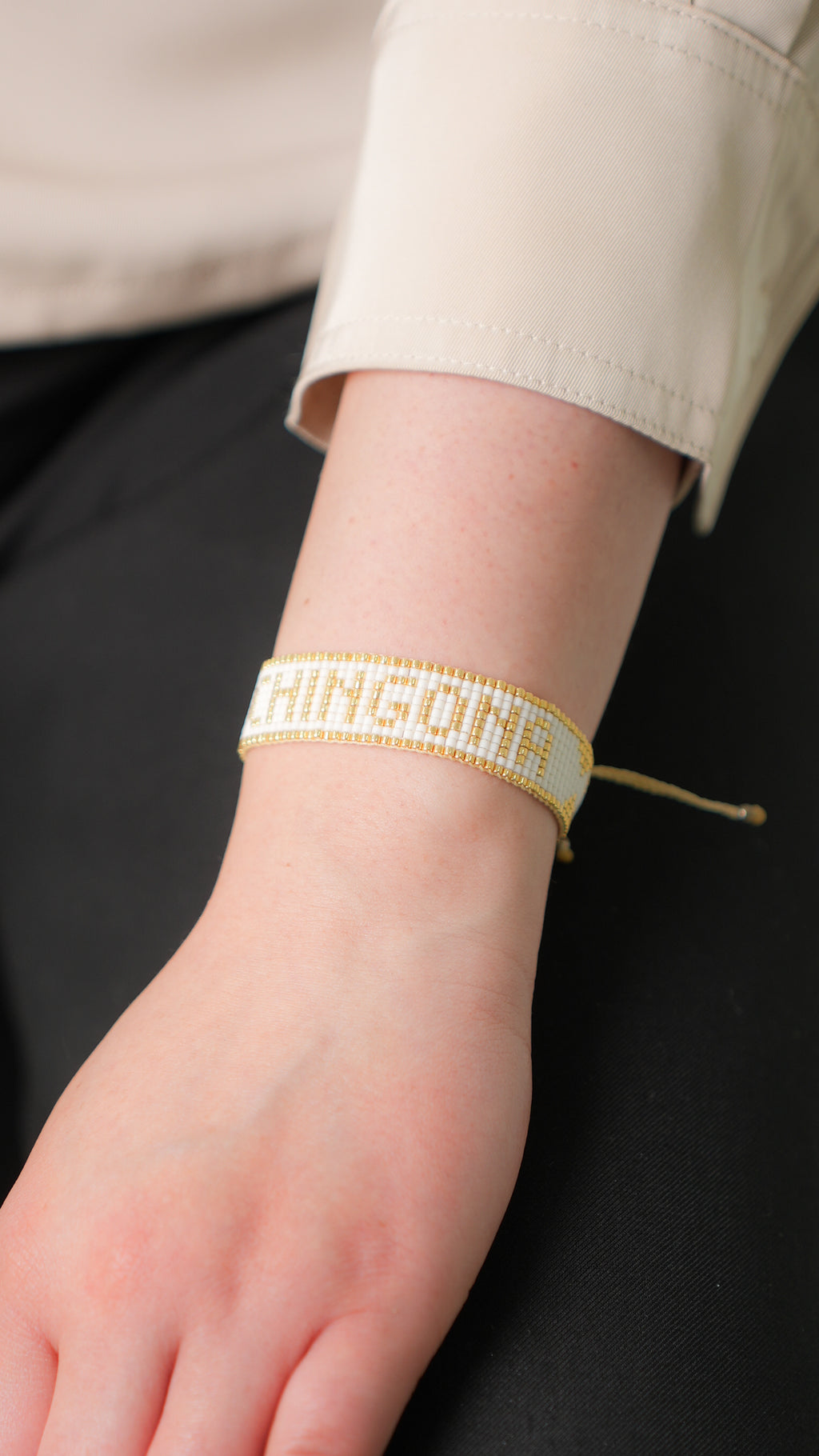 Brazalete CHINGONA blanco y dorado