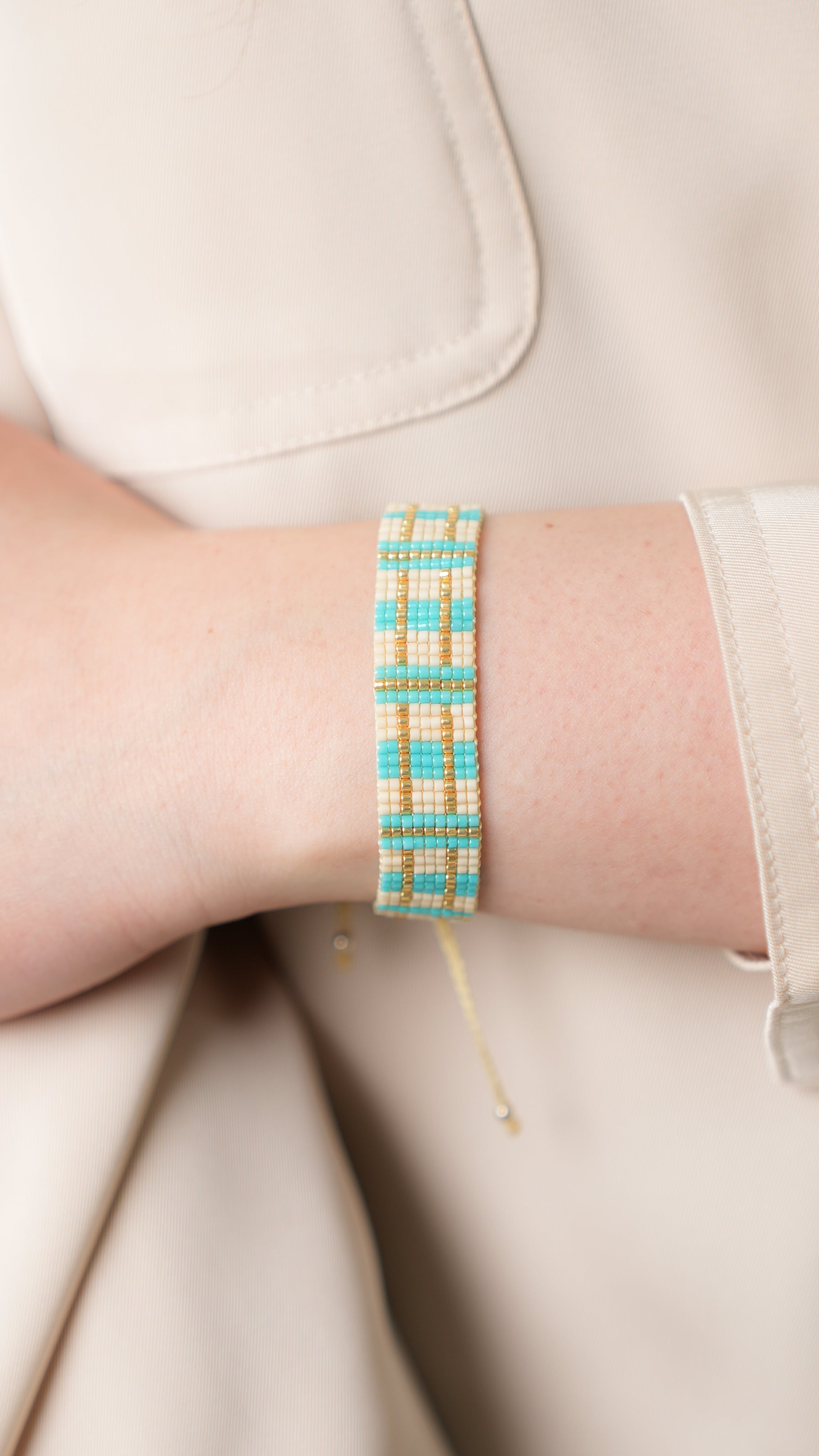 Brazalete MIYUKI Lineas nude turquesa con dorado