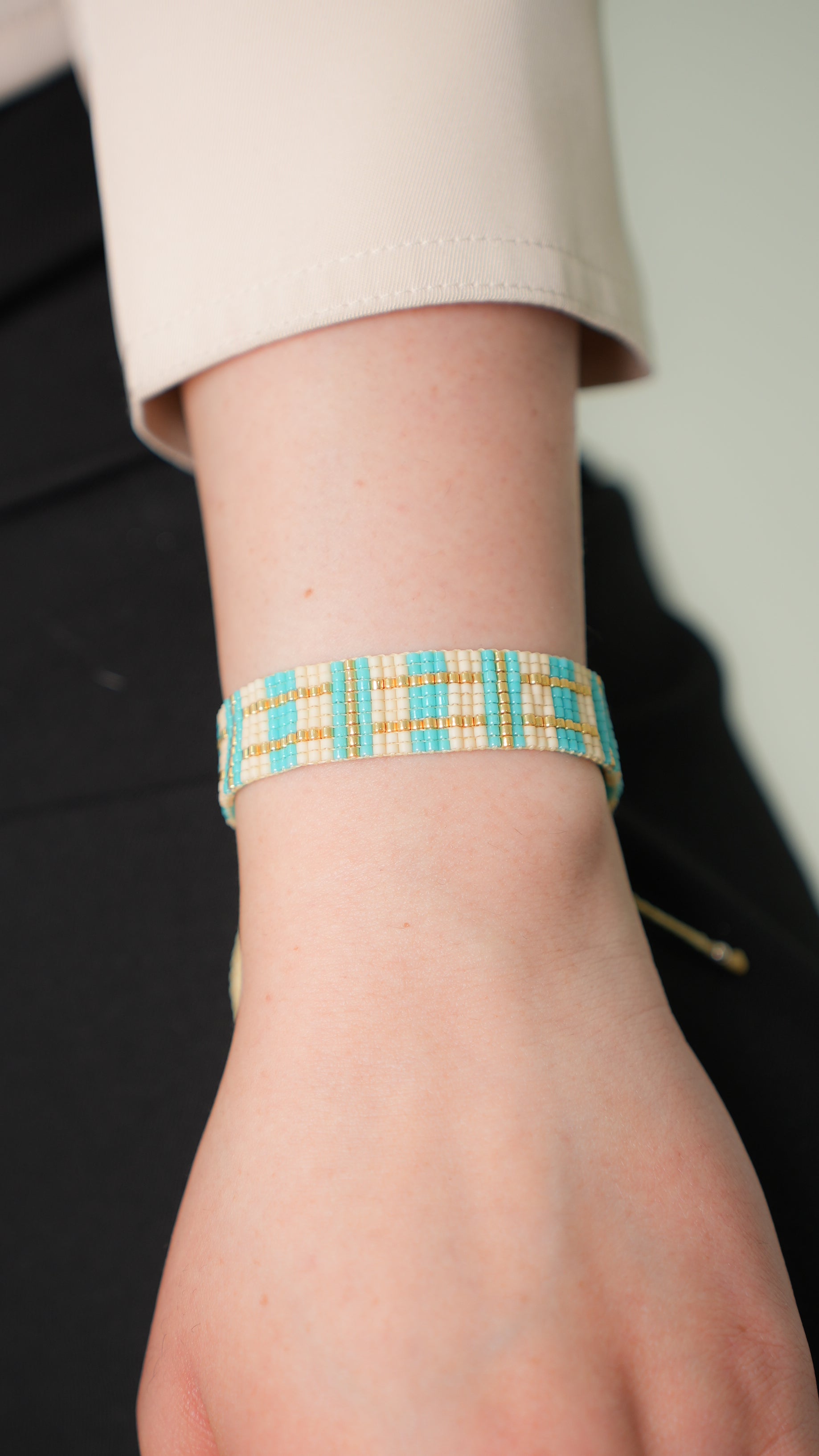 Brazalete MIYUKI Lineas nude turquesa con dorado