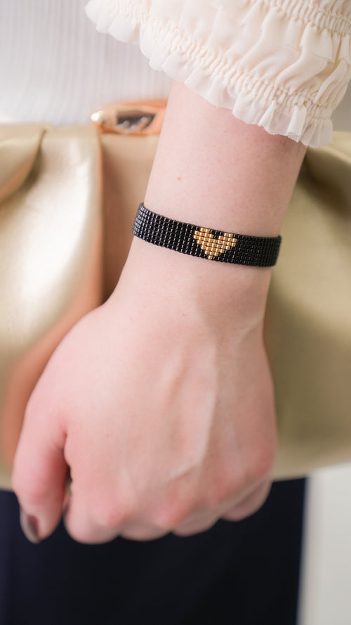 Brazalete Miyuki Negro corazon dorado