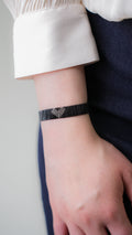 Brazalete Miyuki negro CORAZÓN oxford