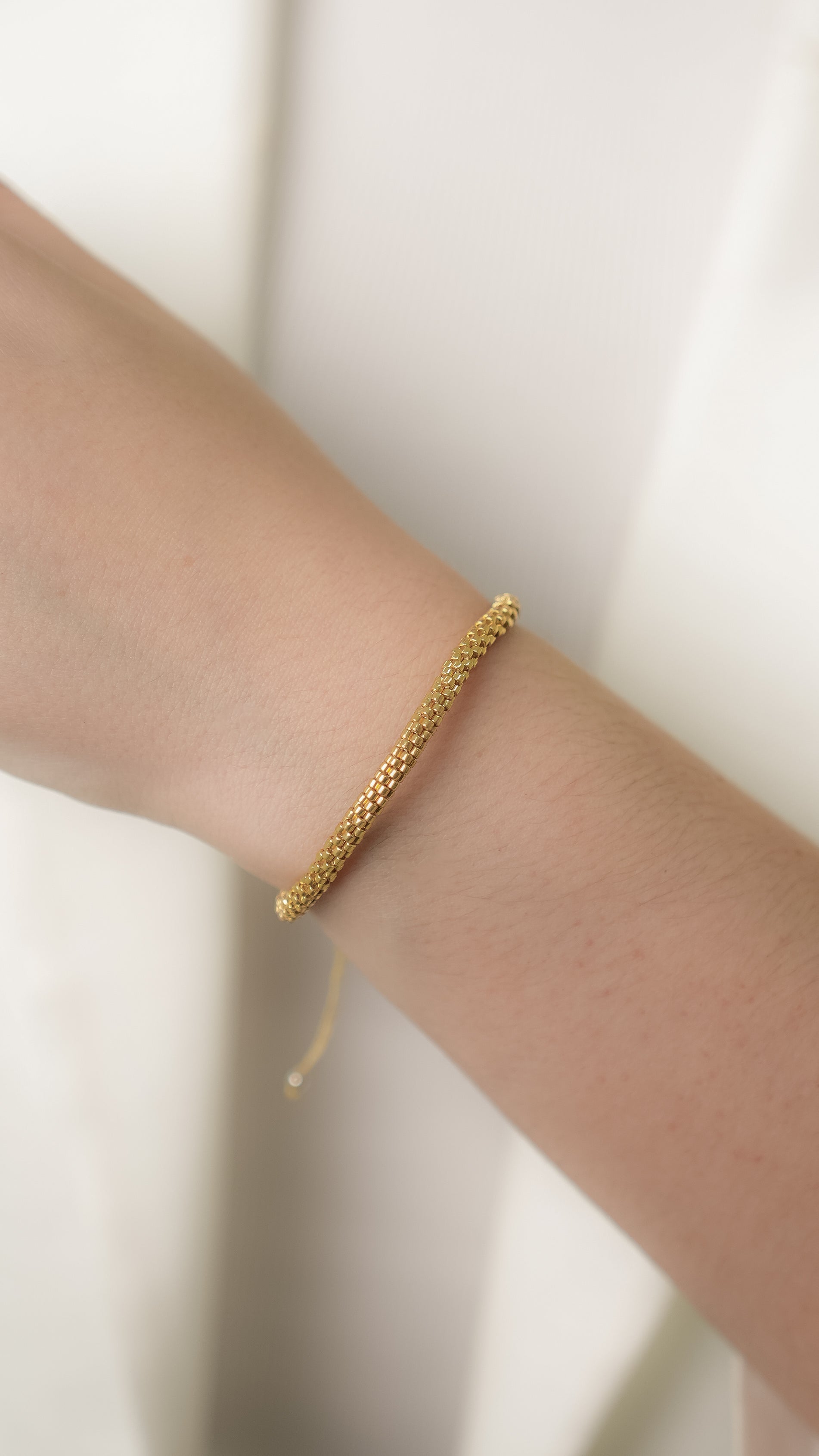 Pulsera Miyuki redonda dorada